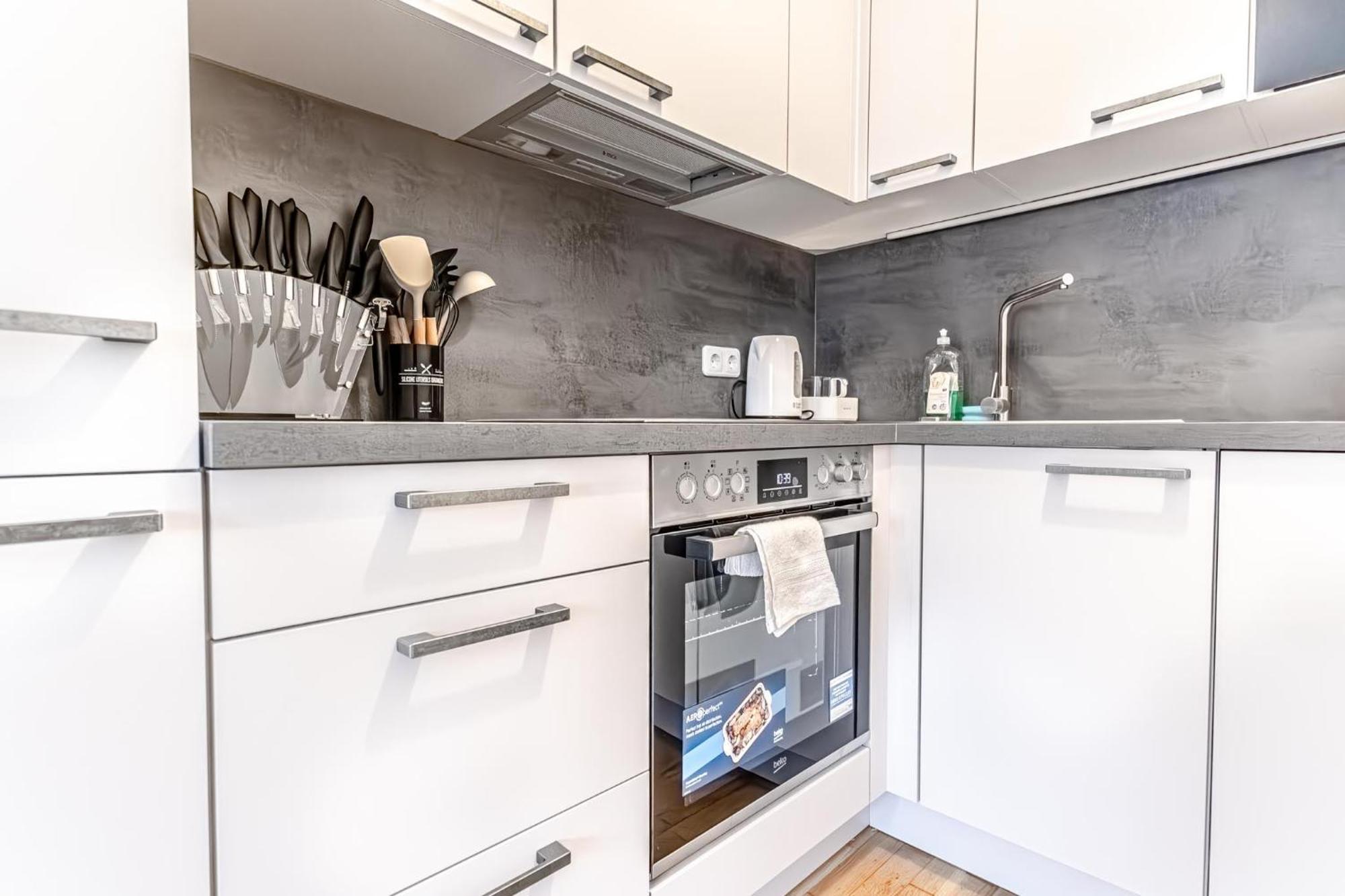 Chic 1br And 1lr With Kingbed, 9 Min To Center Via Metro Vienna