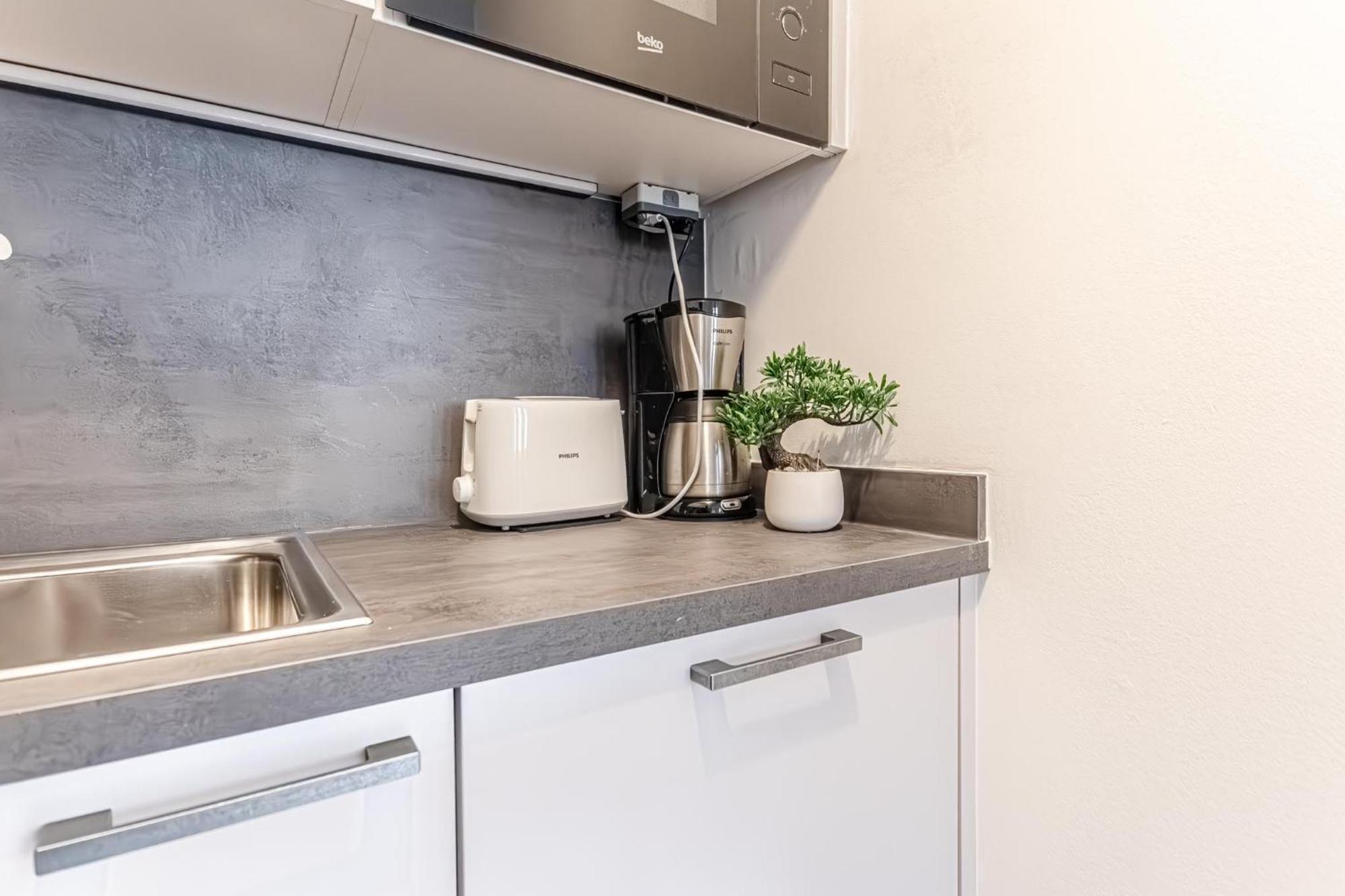 Chic 1br And 1lr With Kingbed, 9 Min To Center Via Metro