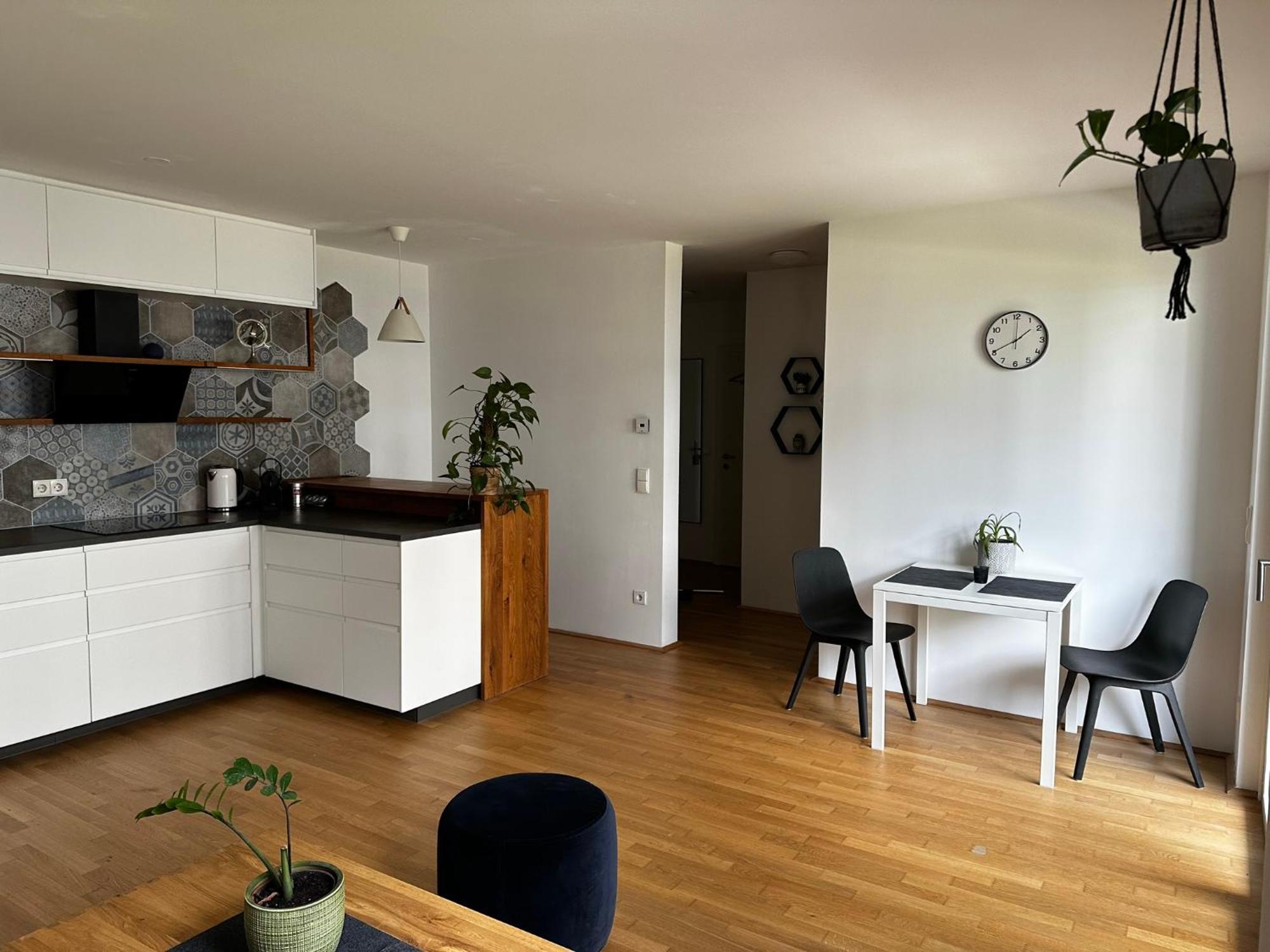 Apartment 2-zimmer In Oberlaa Mit Privatem Tiefgaragen Platz *