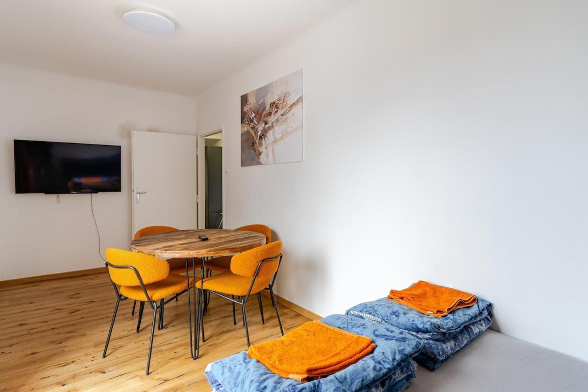 10 Minutes To Centre And Next To Hbf And Easy From Airport Vienna