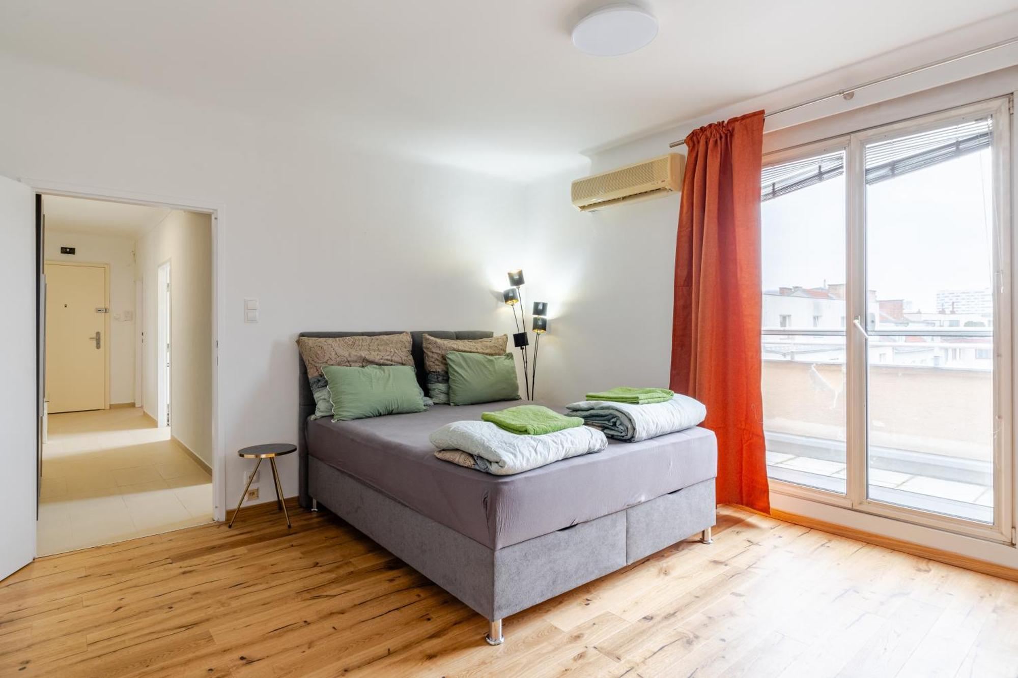 10 Minutes To Centre And Next To Hbf And Easy From Airport
