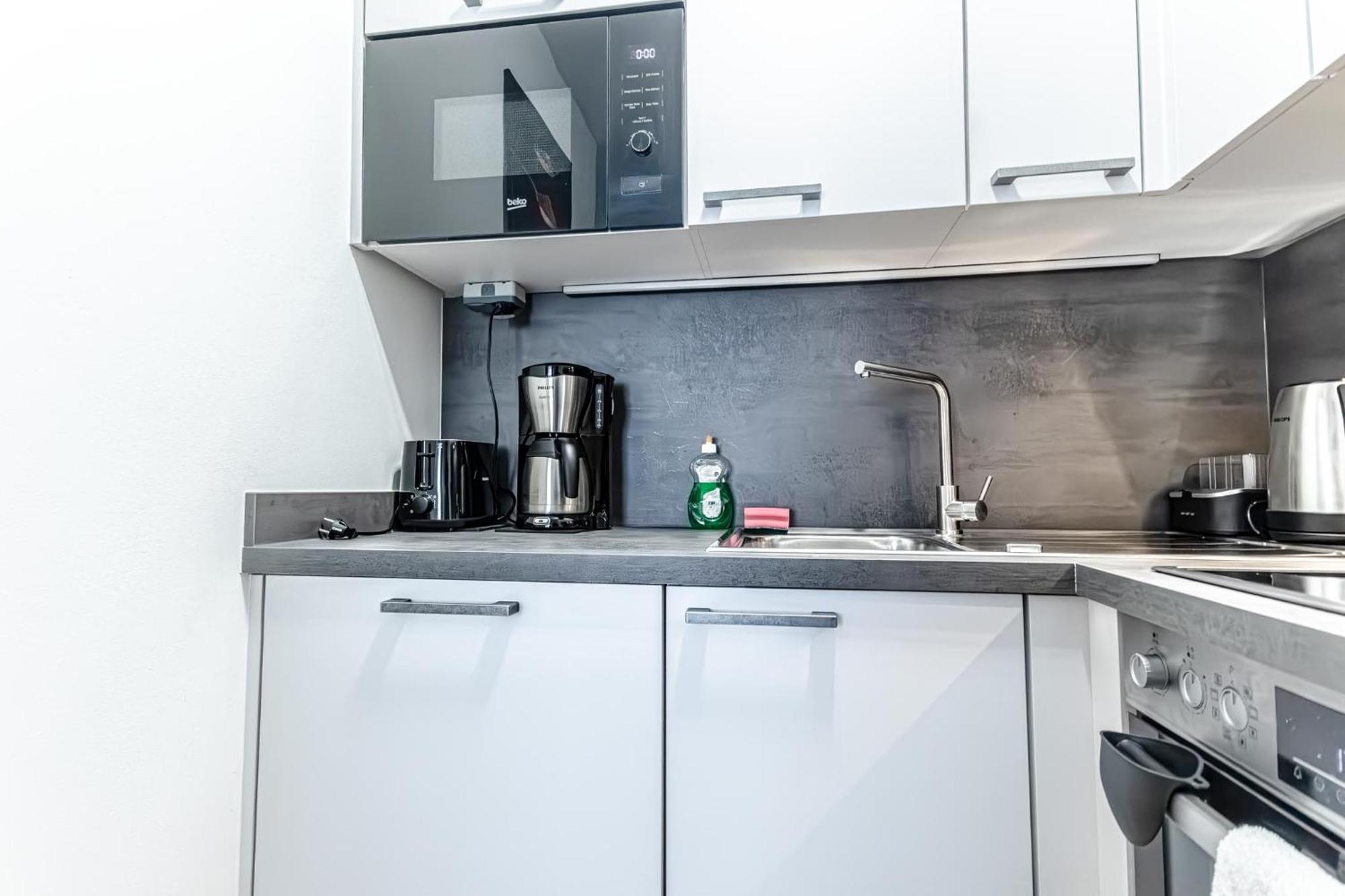 Apartment Charming 1br, Steps From Reumannplatz U1 Wien