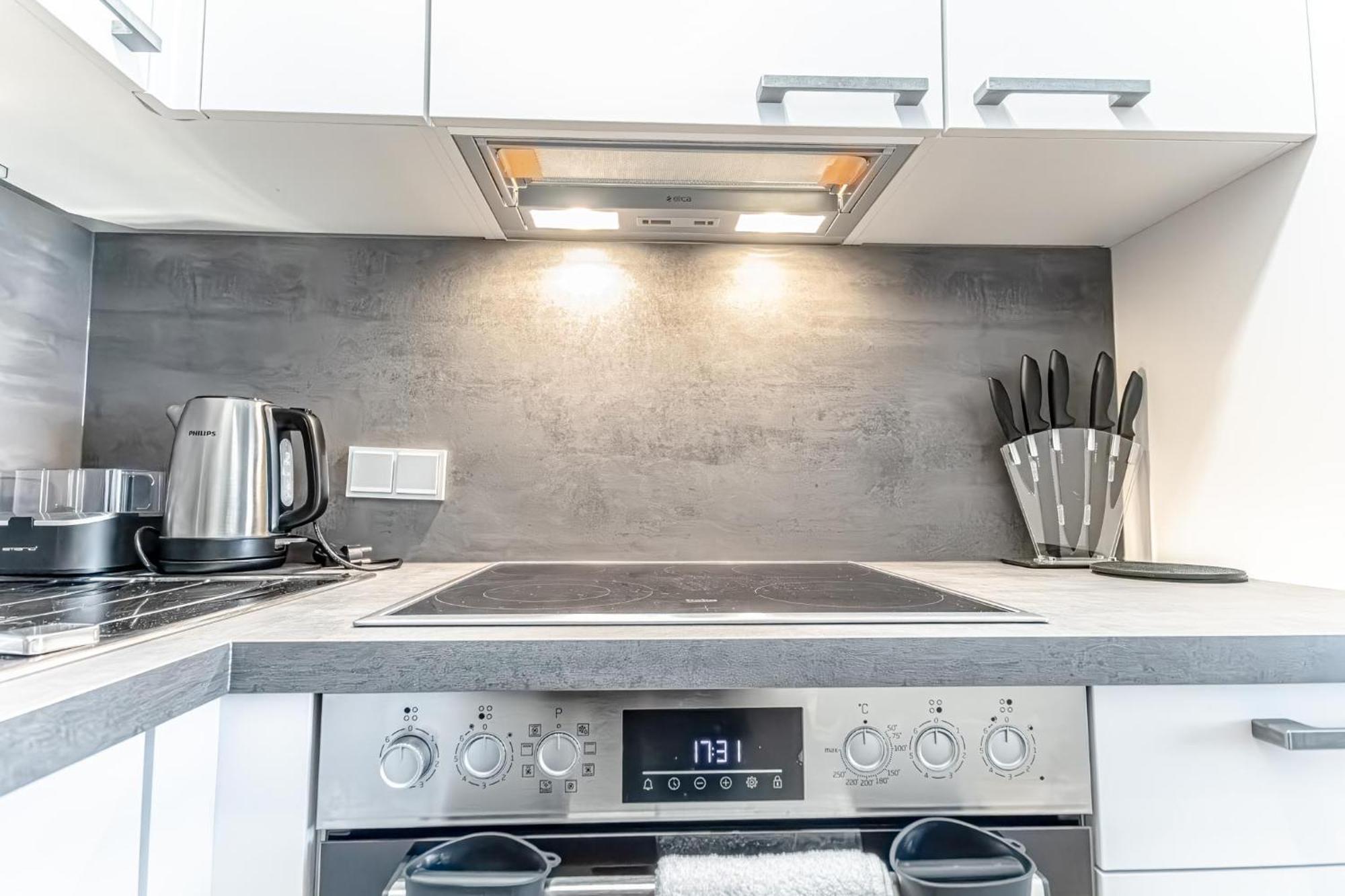 Apartment Charming 1br, Steps From Reumannplatz U1 *