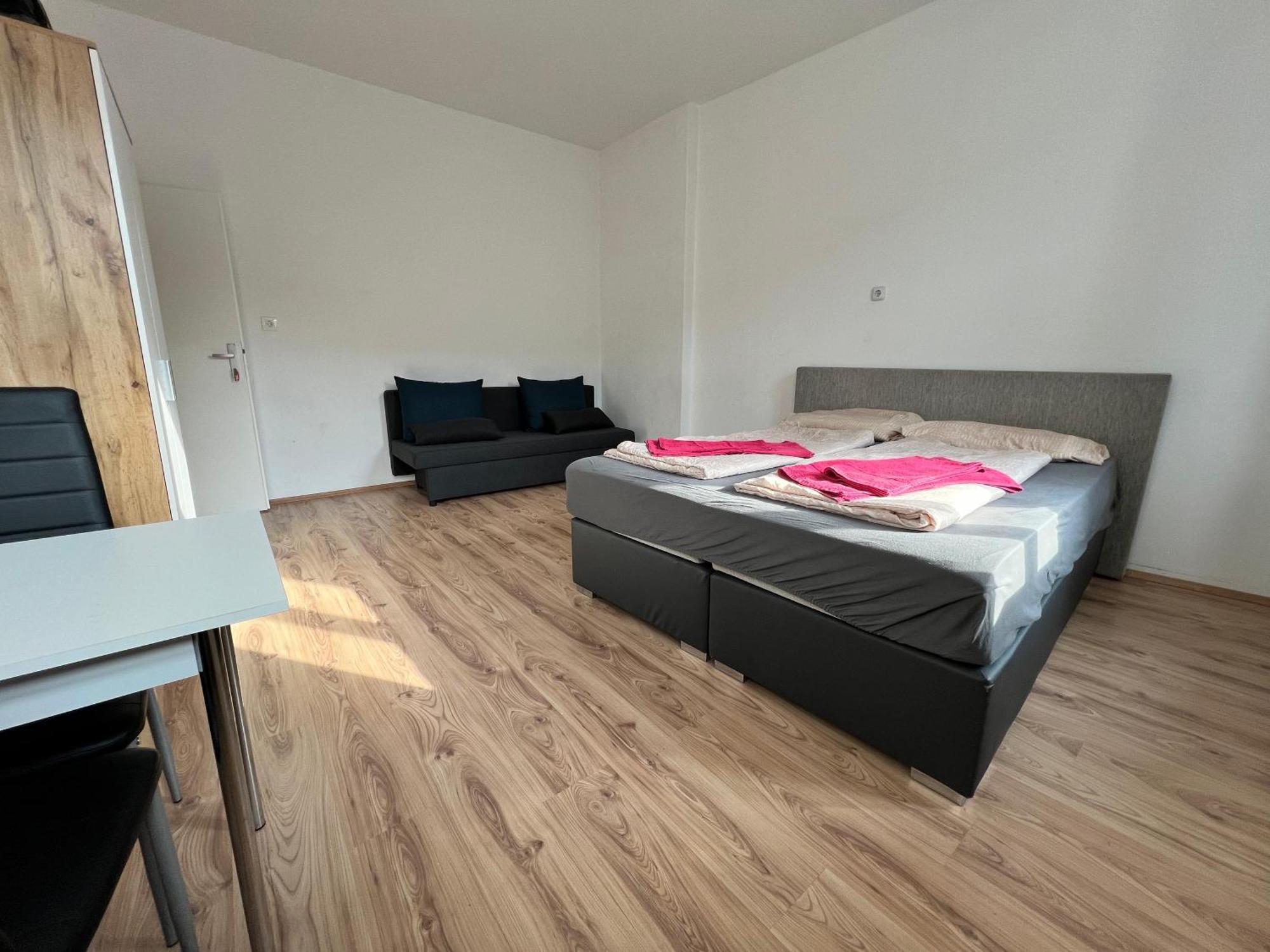 Cozy 4br Shared Apt.- Near U3/zippererstrasse Vienna