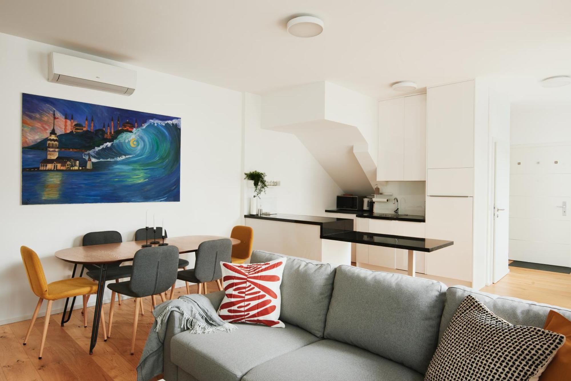 New Spacious Ultra-modern In Westbahnhof