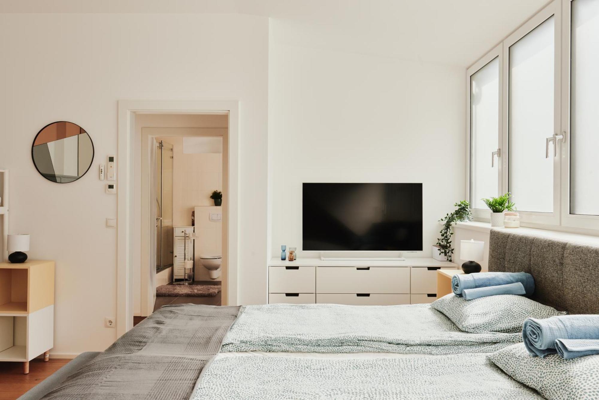 New Spacious Ultra-modern In Westbahnhof Vienna