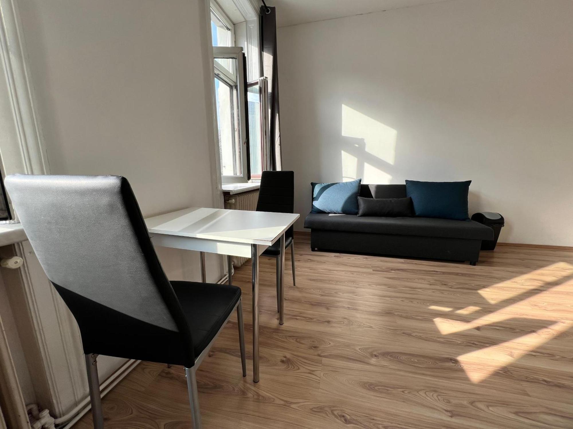 Cozy 4br Shared Apt.- Near U3/zippererstrasse Vienna