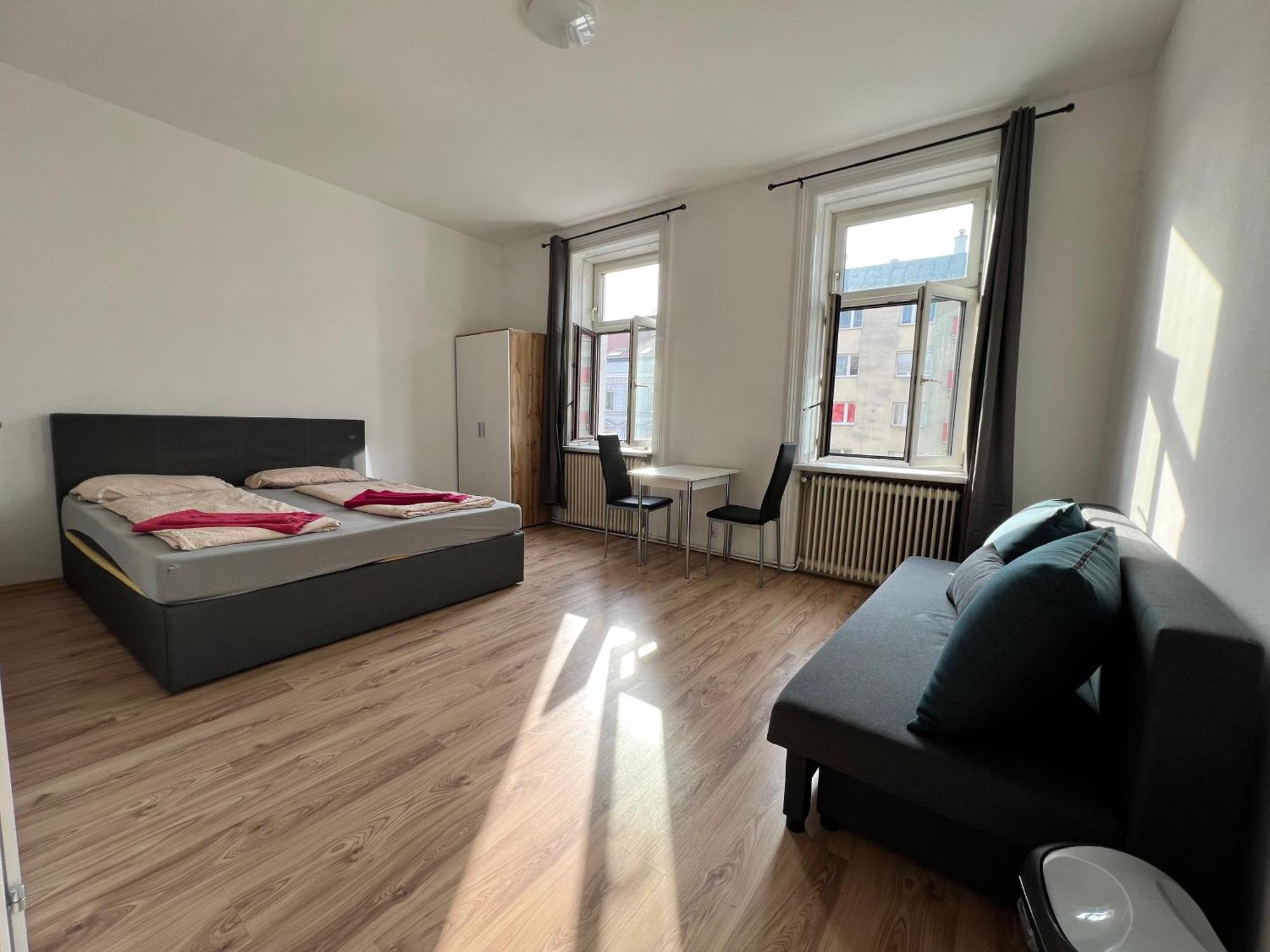 Cozy 4br Shared Apt.- Near U3/zippererstrasse