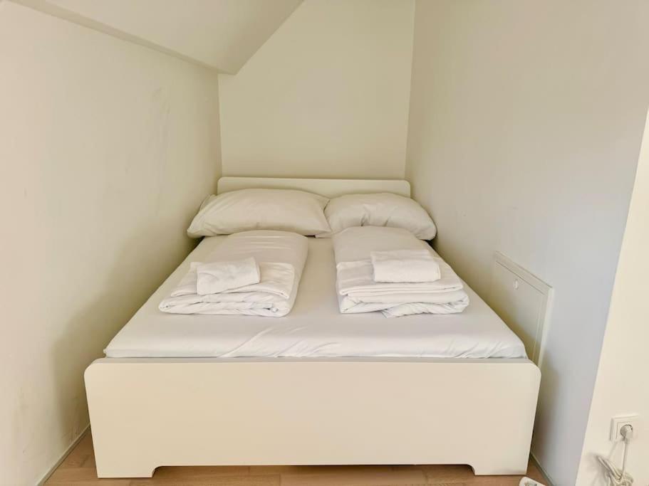 140 M2 Modern Maisonette With Garden & Free Parking