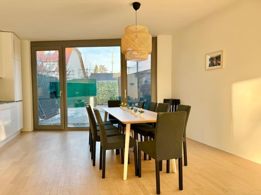 140 M2 Modern Maisonette With Garden & Free Parking