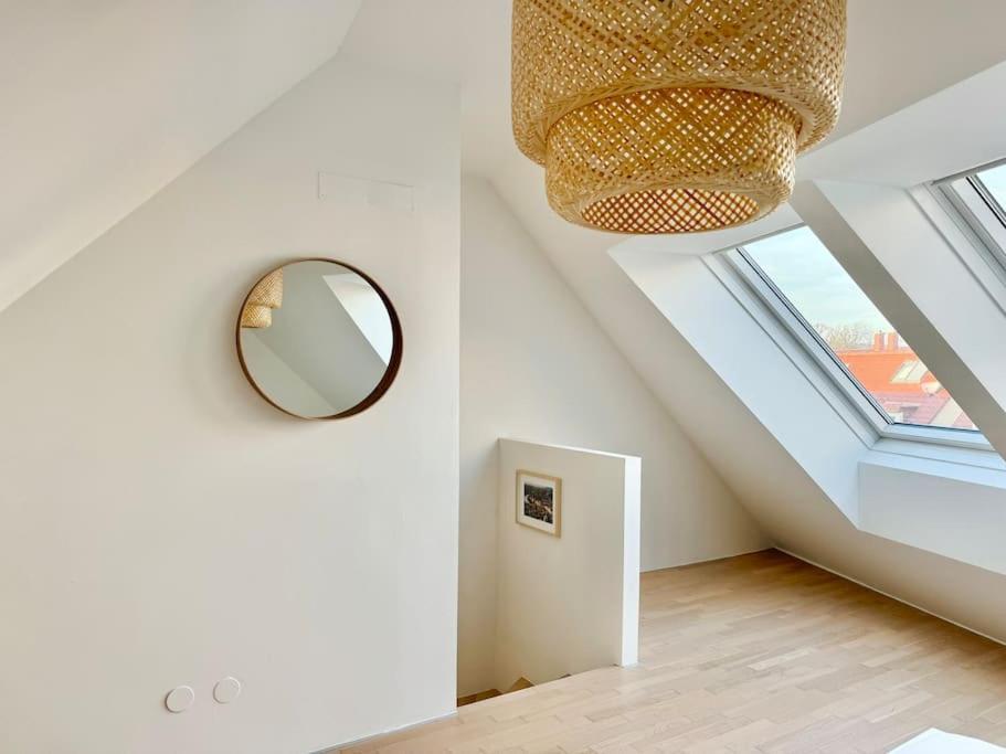 Apartment 140 M2 Modern Maisonette With Garden & Free Parking *
