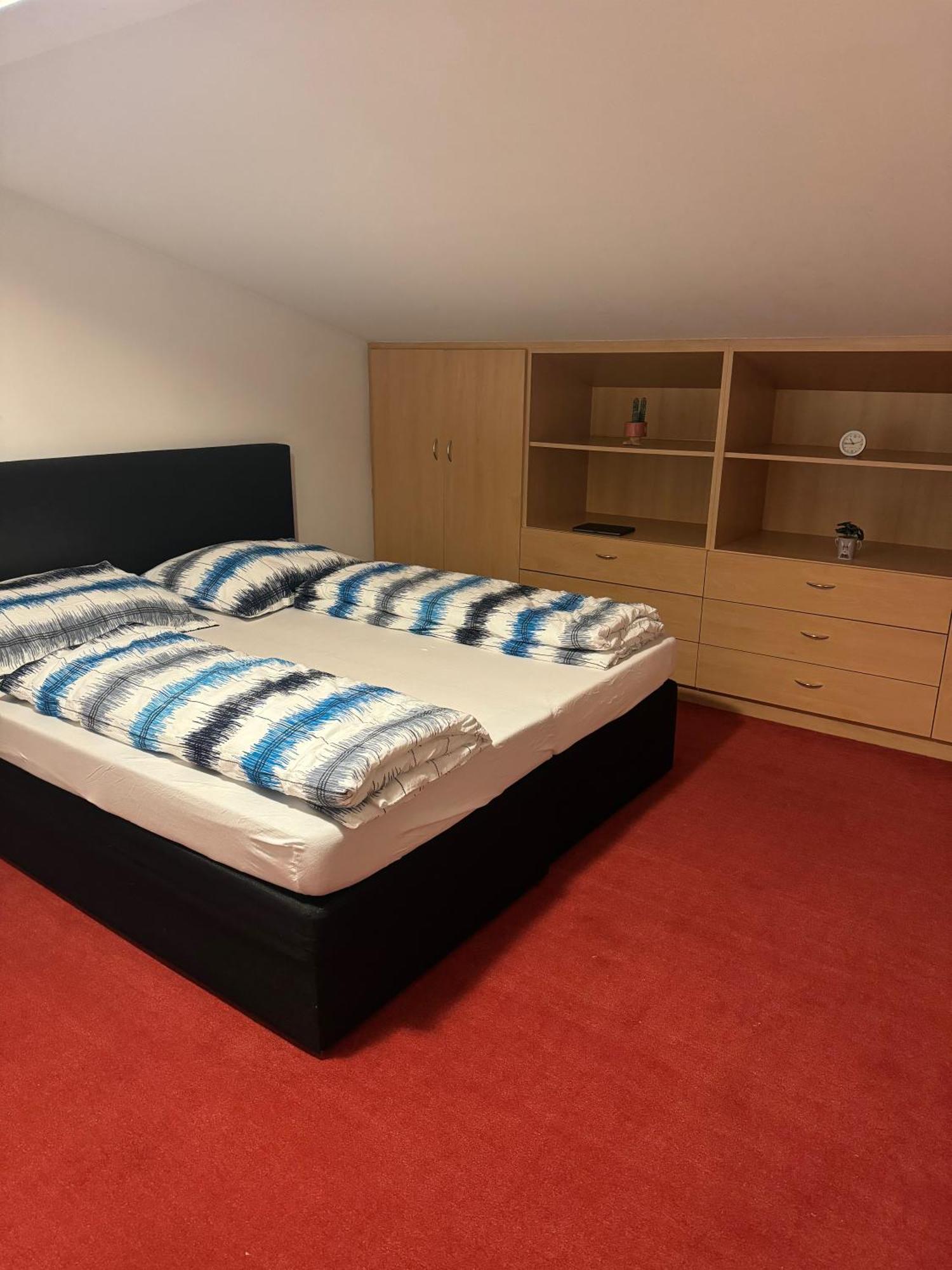 Bahay bakasyunan 2 Bedrooms, 2 Baths House With A Living An Upstairs Reception Rea Vienna