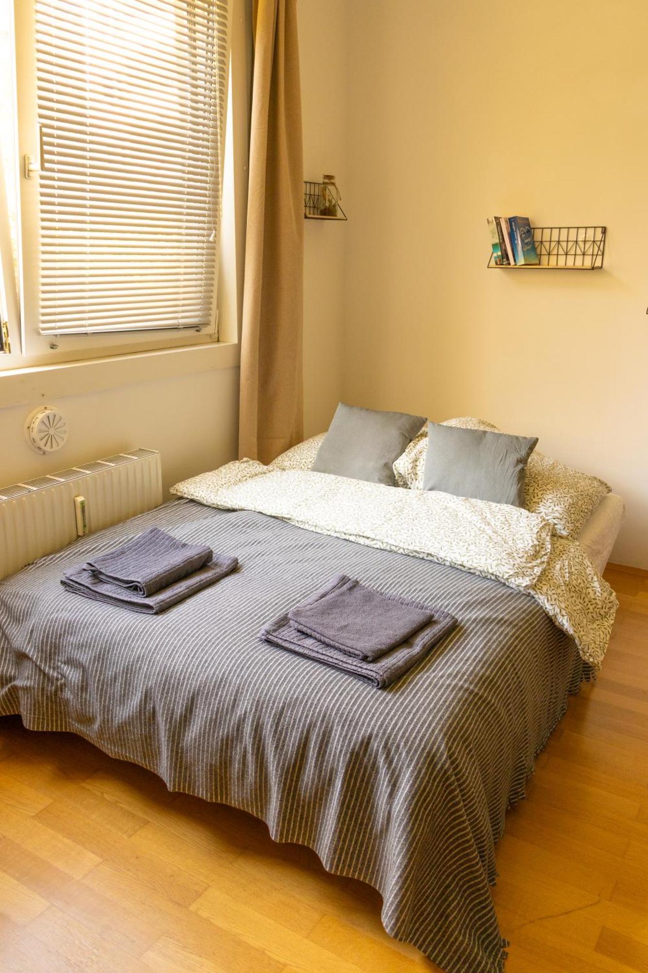 Apartment Modern - Calm - Cozy - Self Checkin - Stylish New Near Center - Close To U4 *