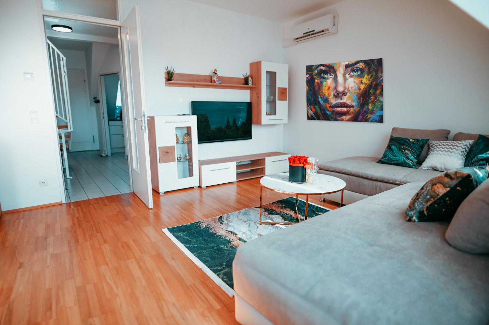 Apartment Deluxe *