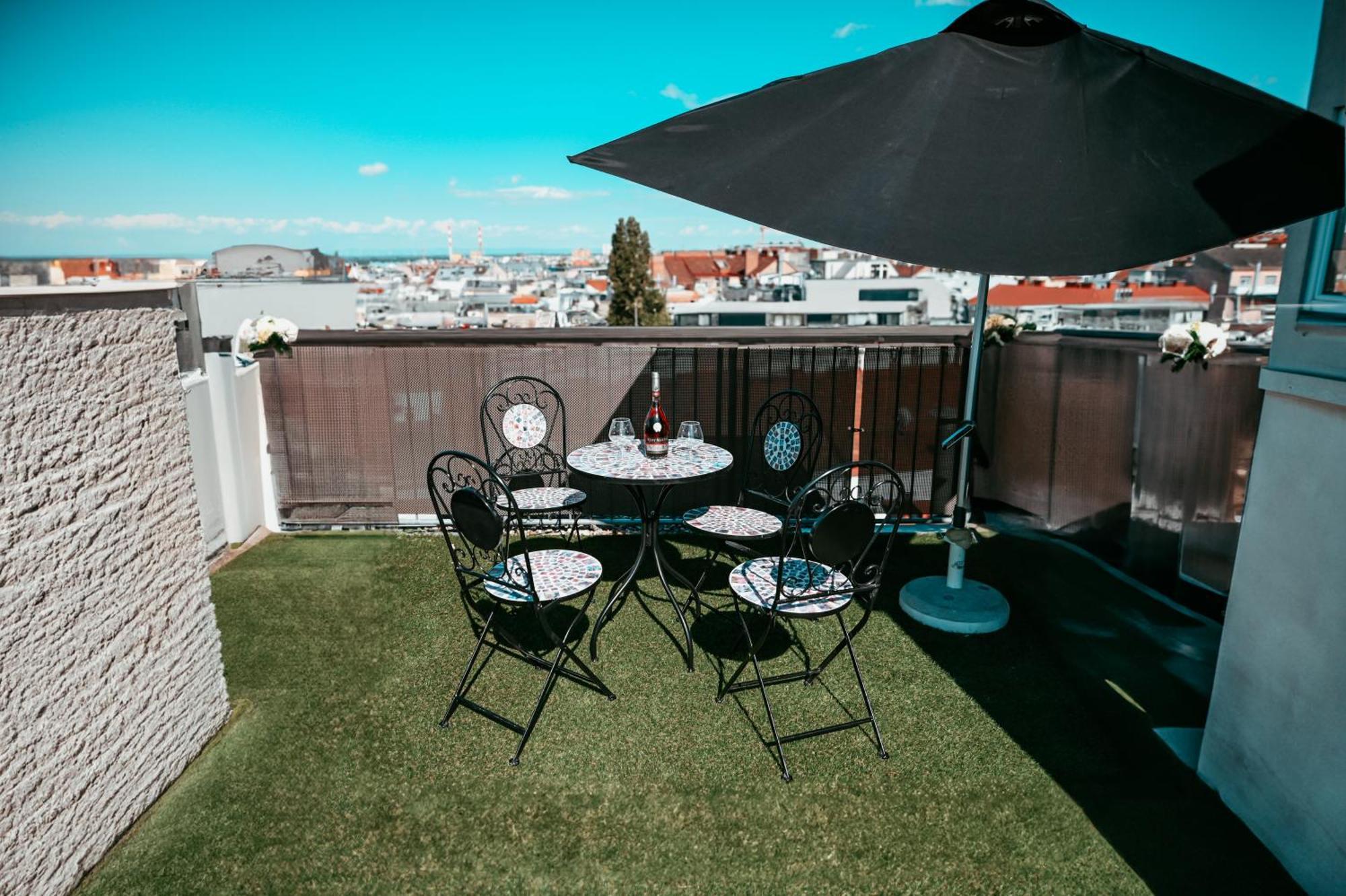 Apartment Deluxe *
