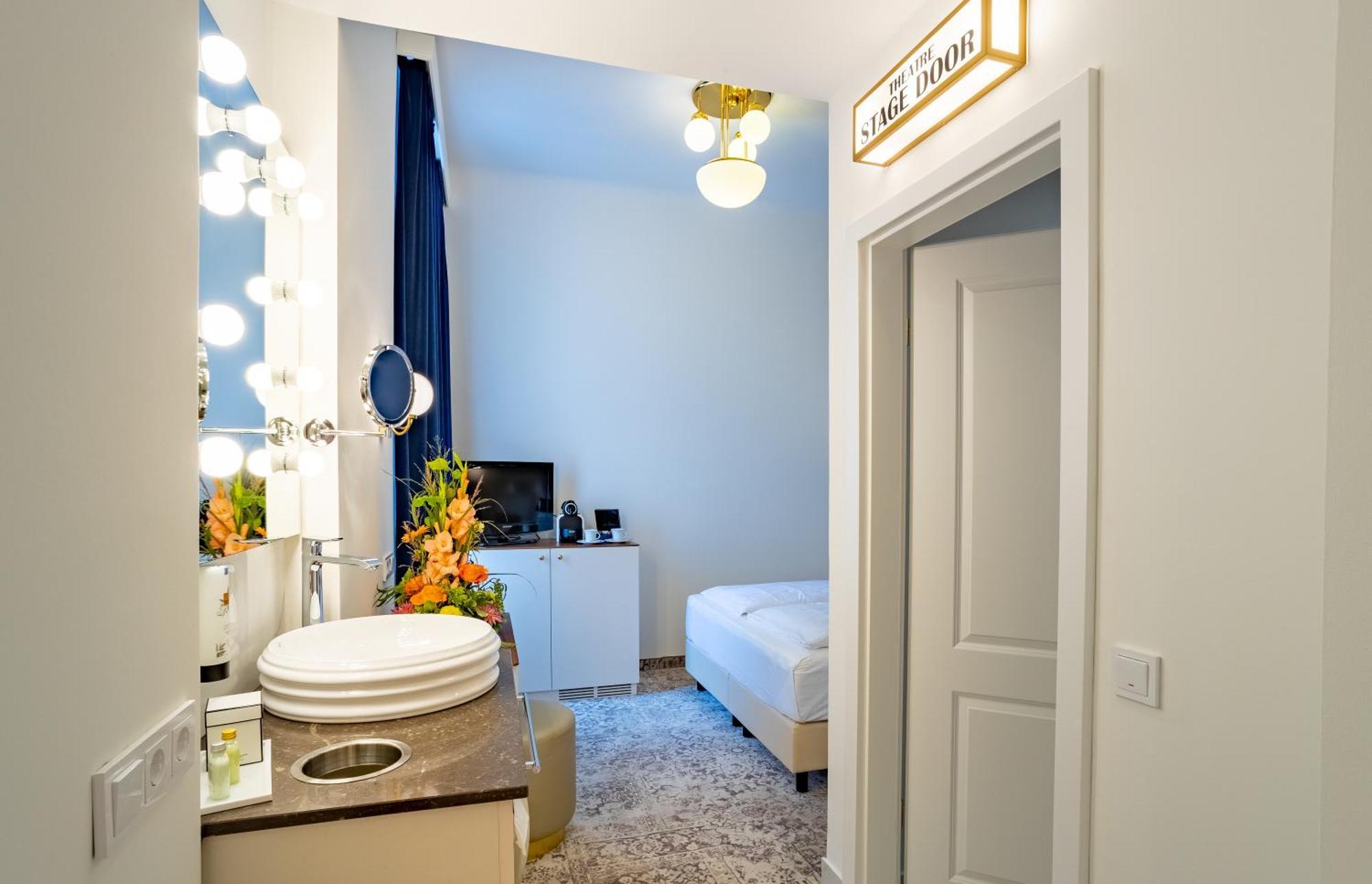 Hotel Theaterhotel & 4*