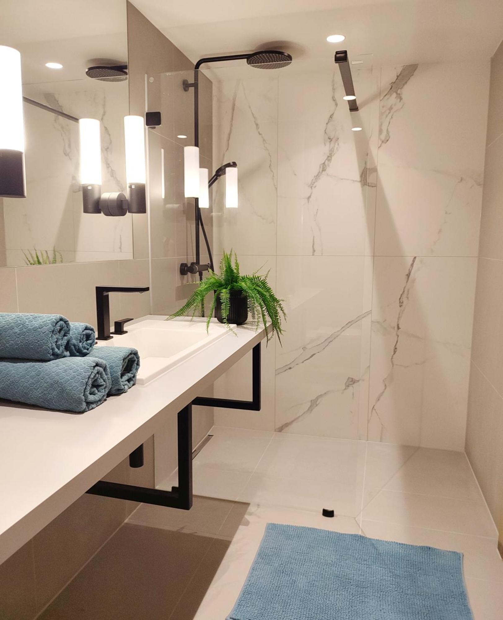 Design Center - Free Parking! Apartment *