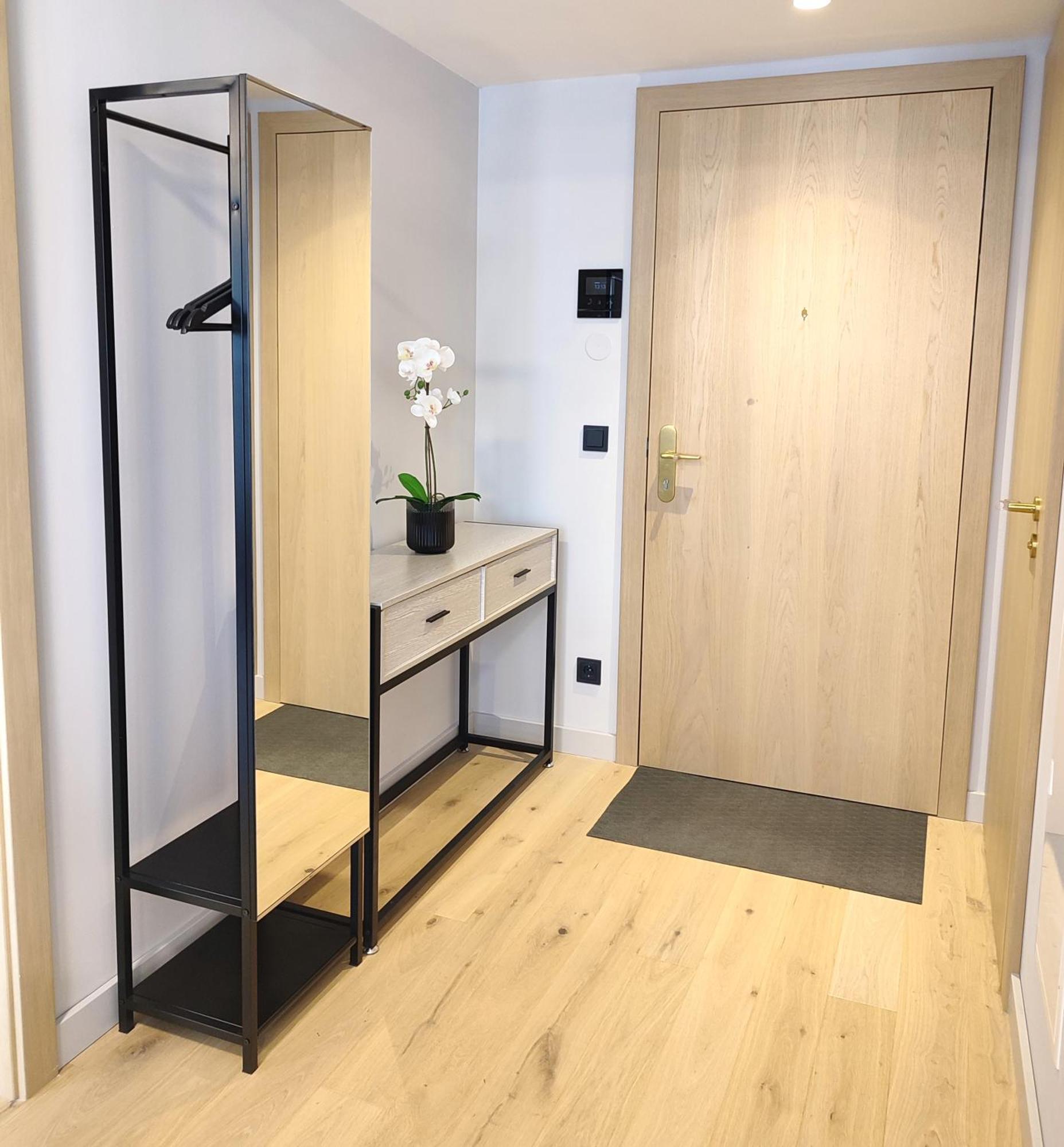 Apartment Design Center - Free Parking! Vienna
