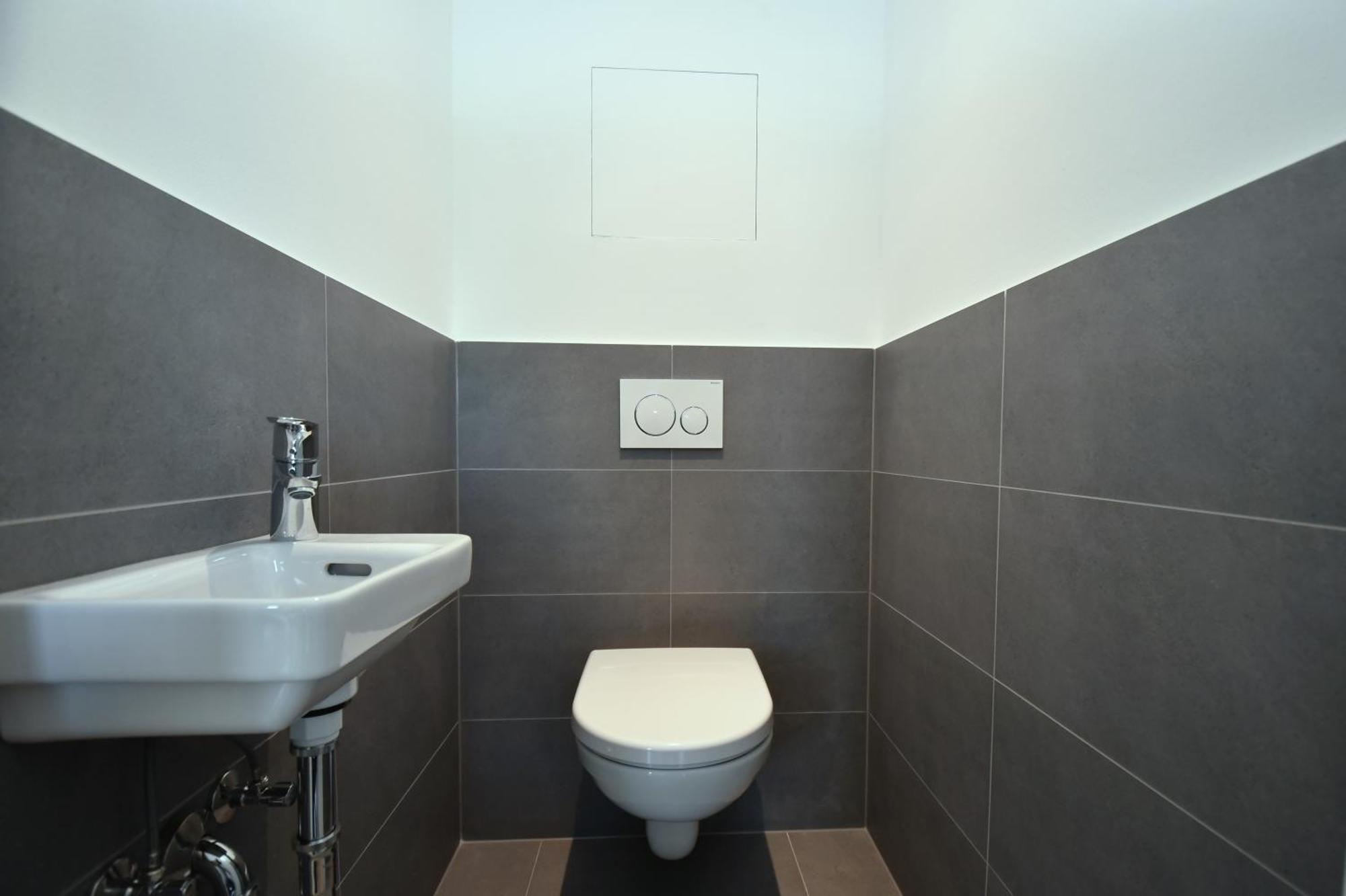 Apartment Modern With Balcony & Free Parking - Nearby Metro