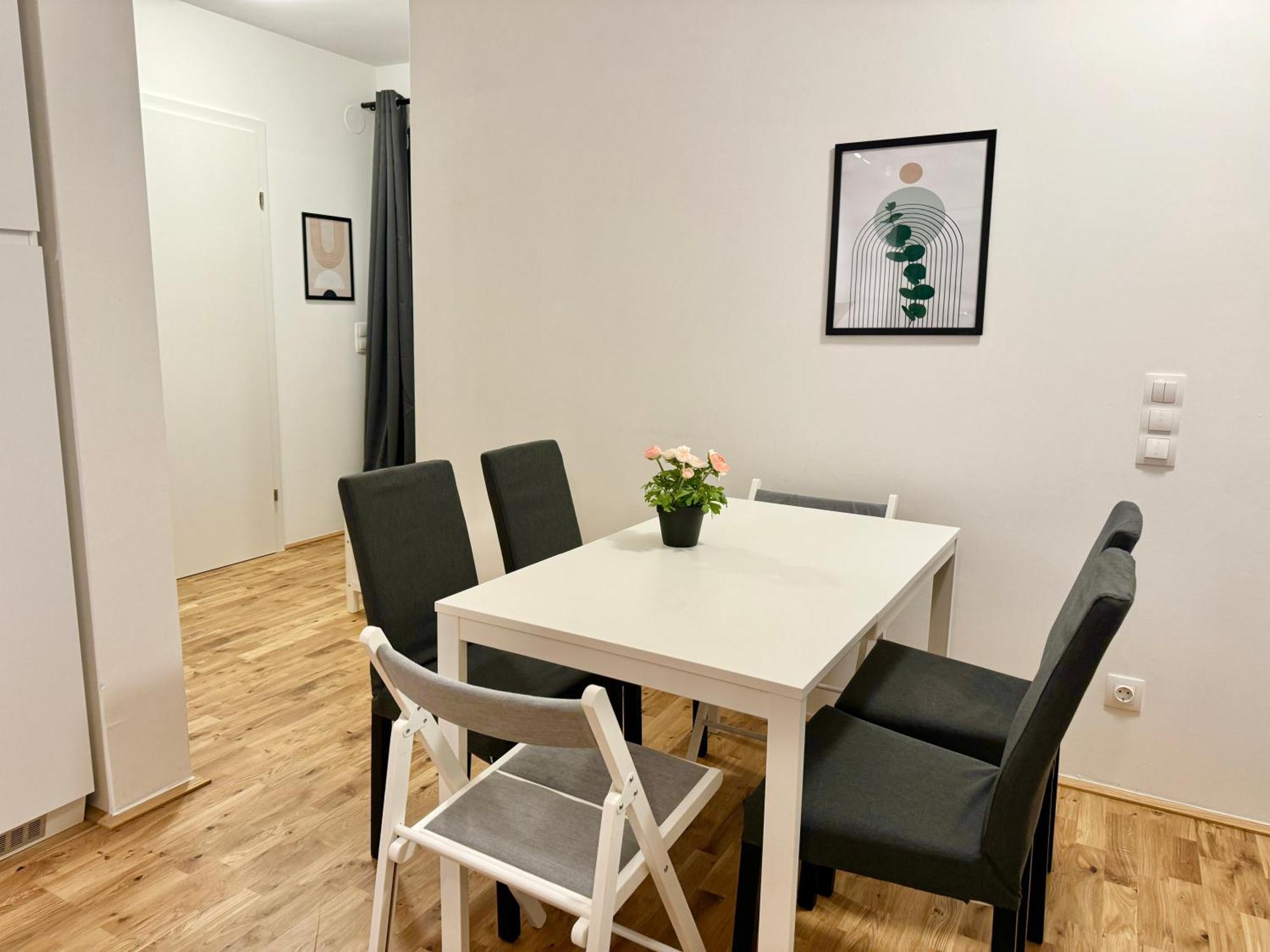 Apartment Modern With Balcony & Free Parking - Nearby Metro Vienna