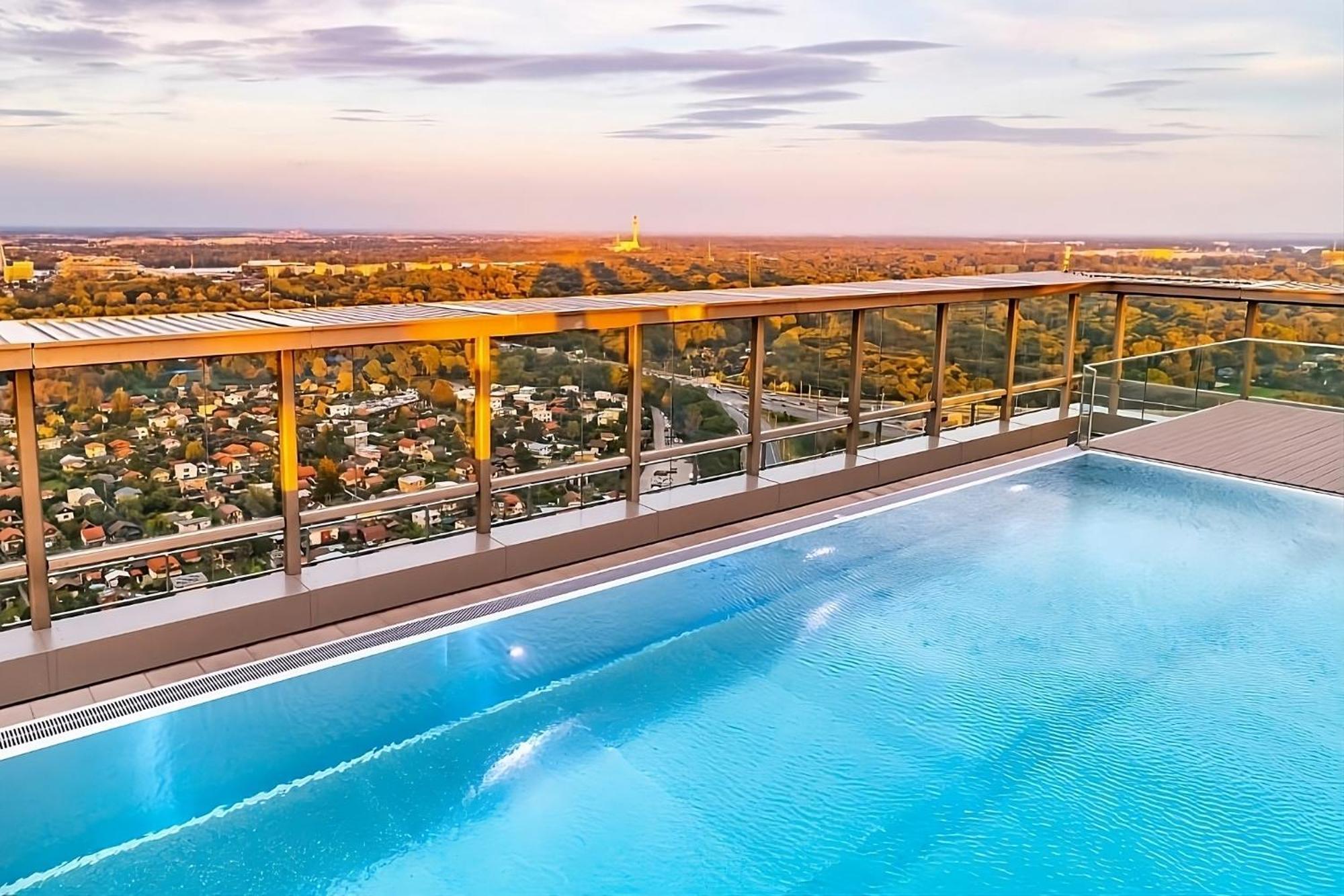 Luxury Penthouse I Rooftop Pool I Self Check-in
