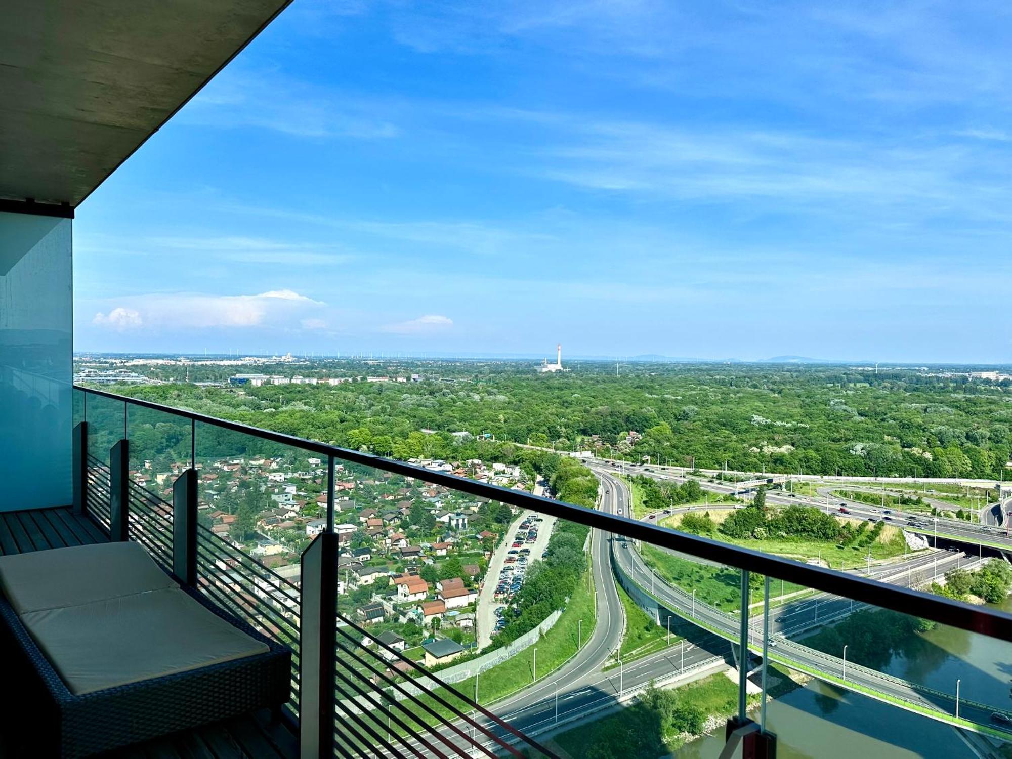 Luxury Penthouse I Rooftop Pool I Self Check-in