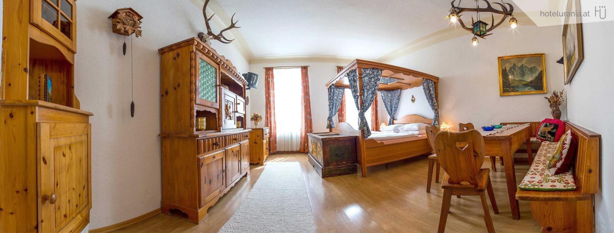Urania Hotel 3*
