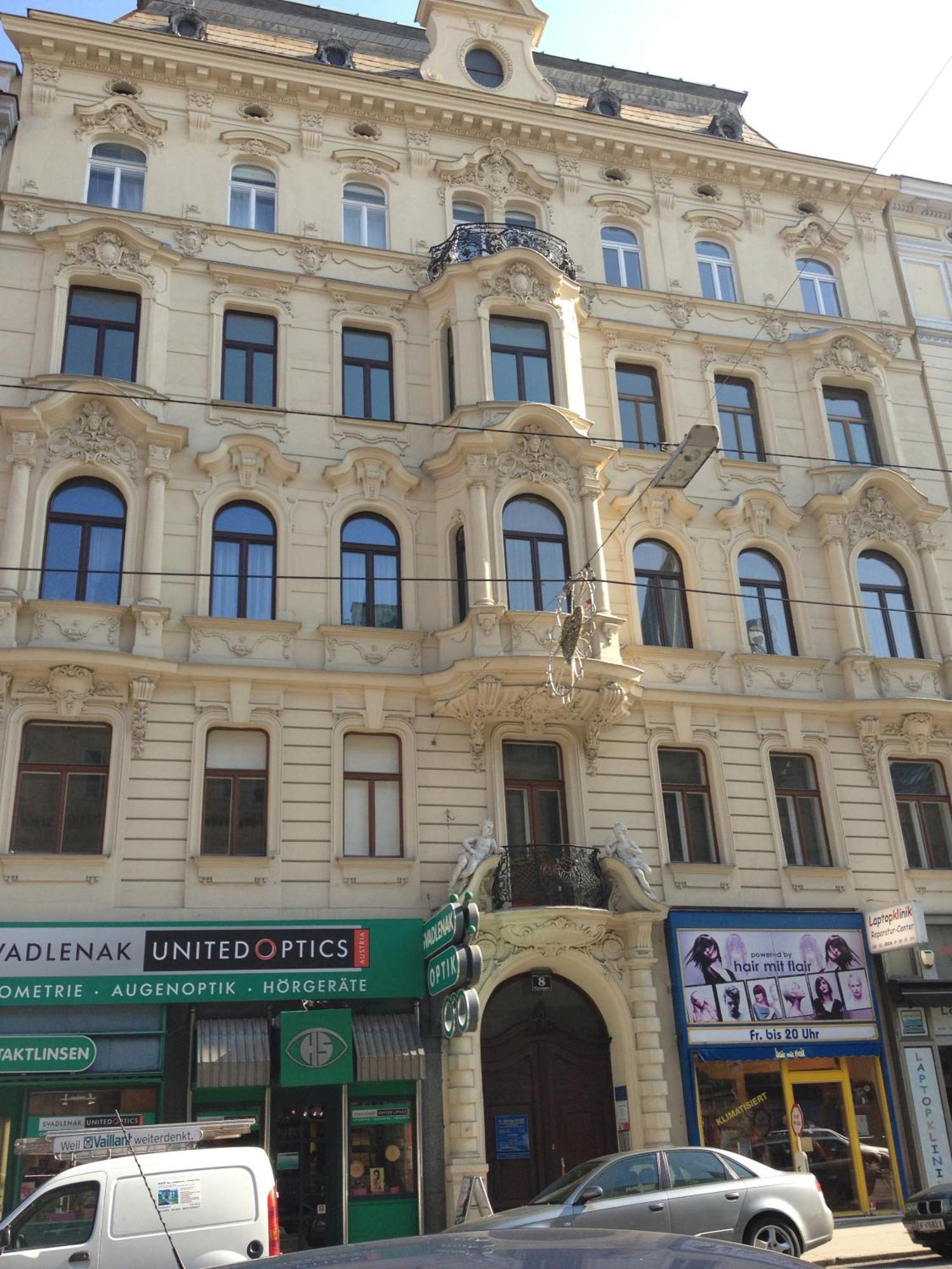 Hoheschule Courbette Apartment