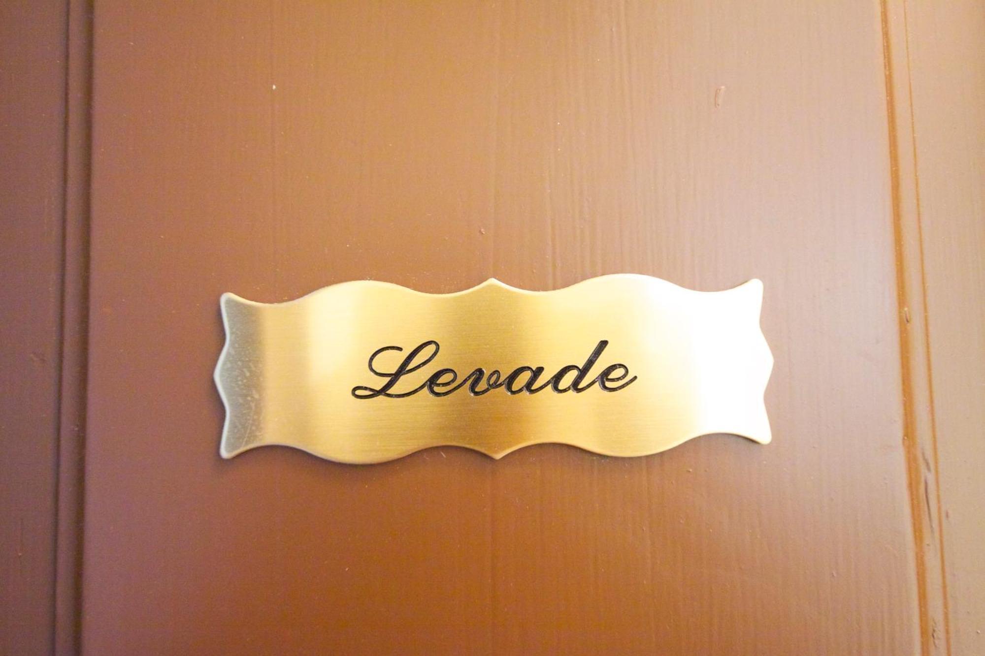Hoheschule Levade * Viena