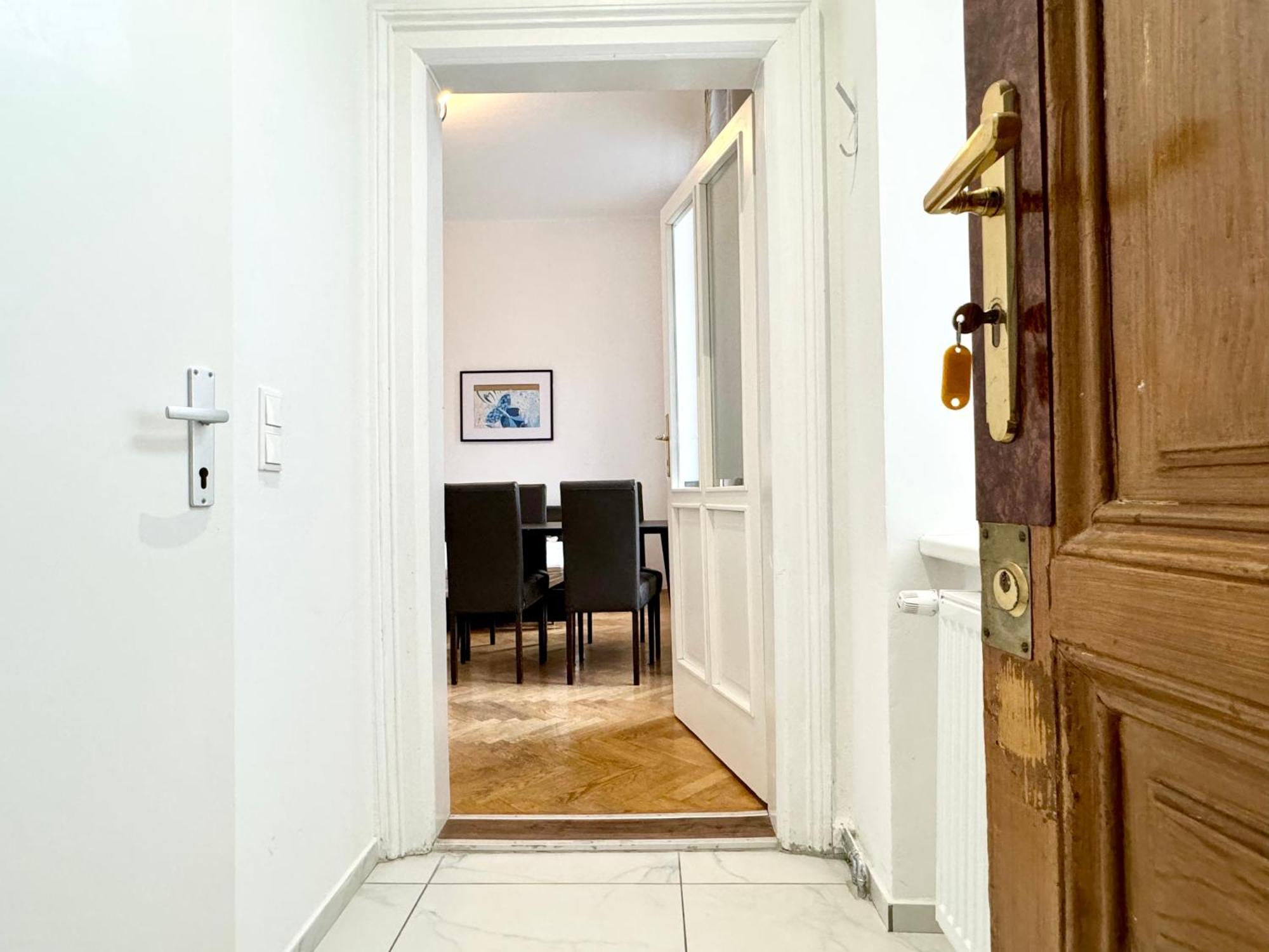 Cosy Located At Famous Kutschkermarkt Viena