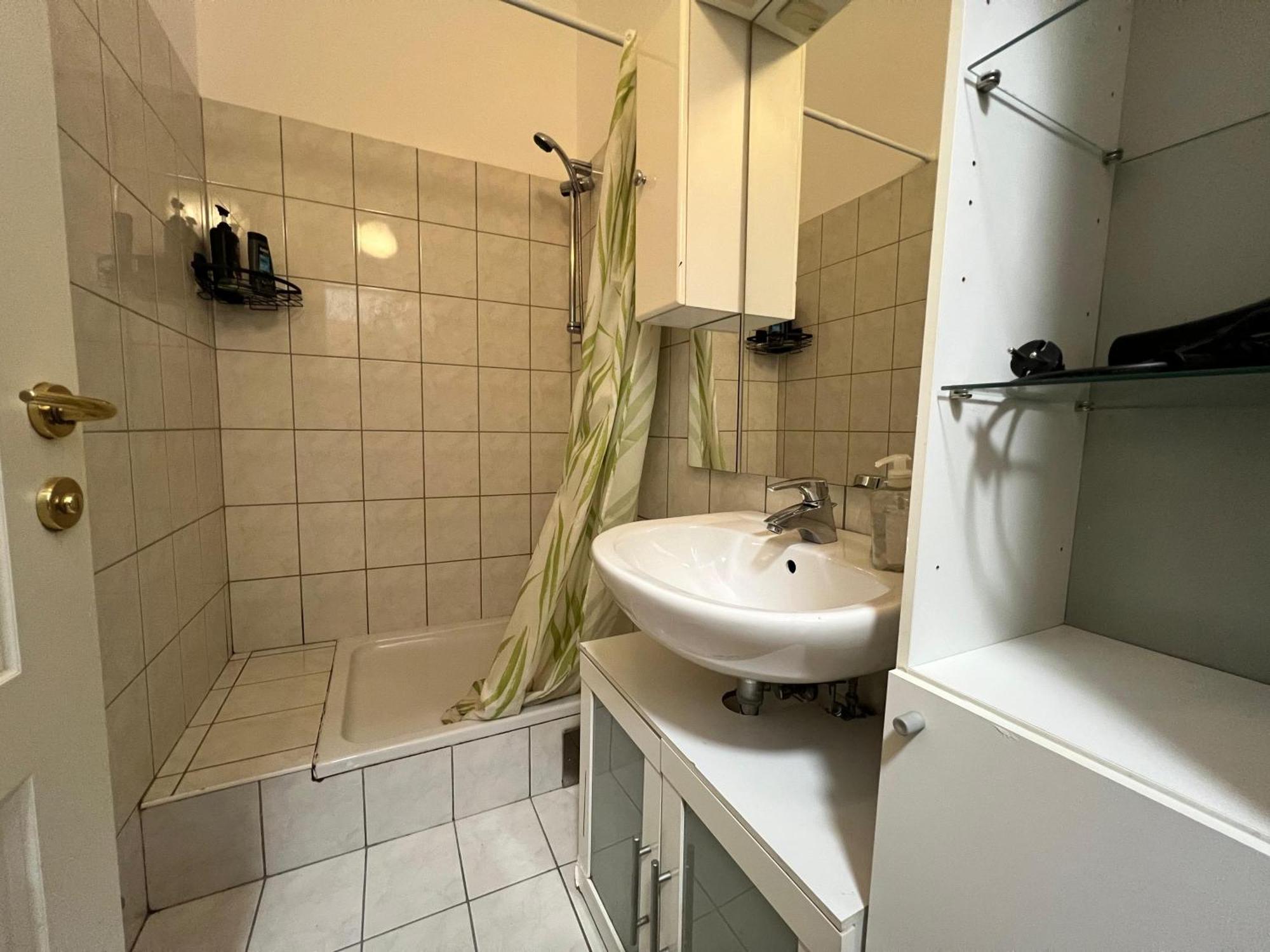 Apartment Cozy 2br Apt- Near Danube River