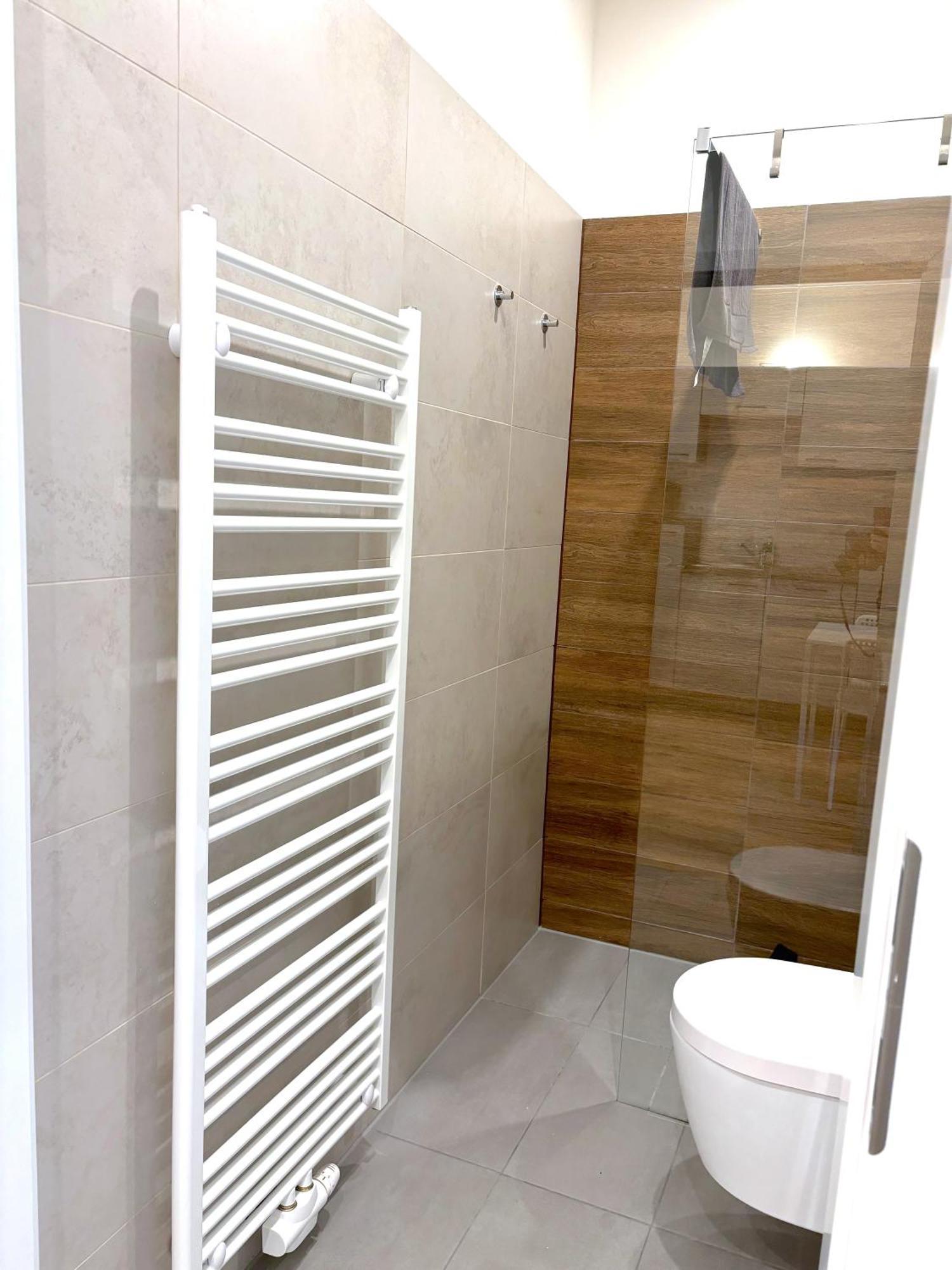 Apartment Traumhafte Fuer 2, Walk In Dusche, Extra Kueche, Nespresso, Zentral Vienna