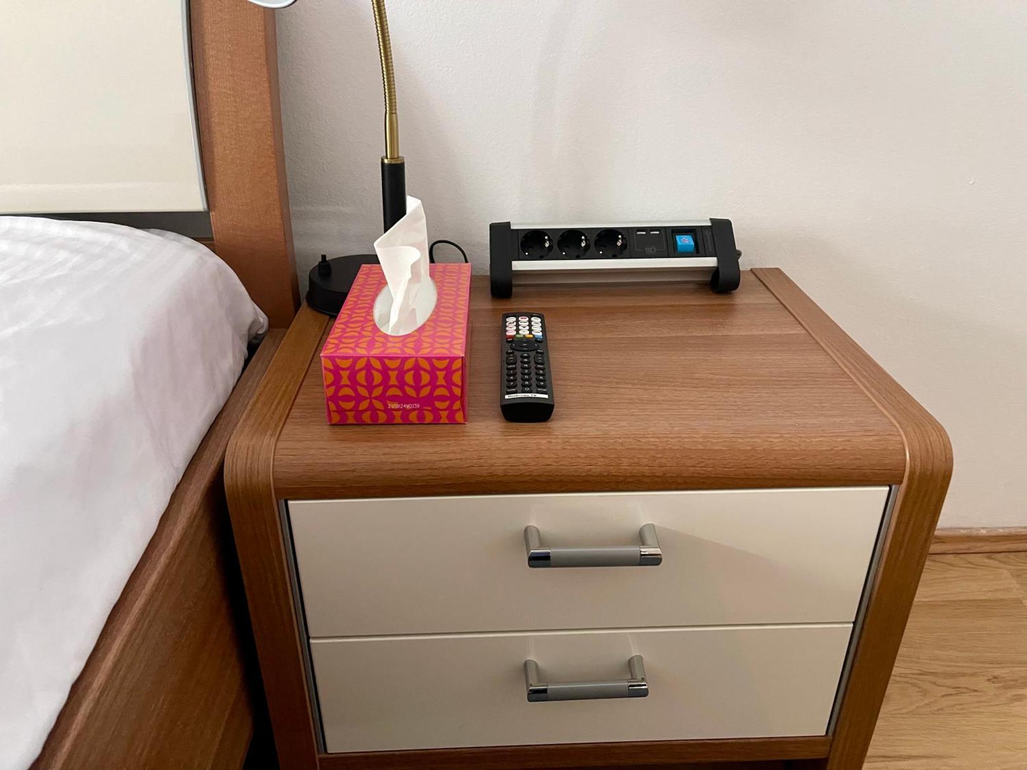 Spacious 1br With Balcony Above Citygate Shopping Complex With Metro Access Apartamento Viena