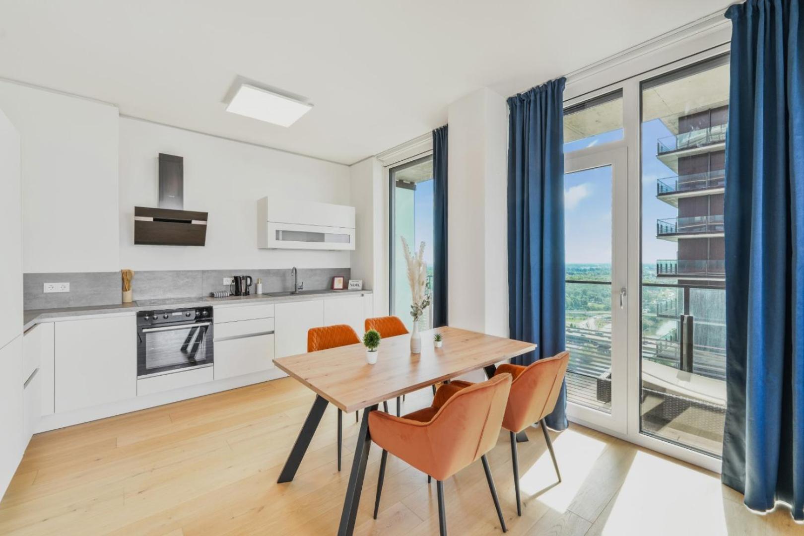 Luxury Penthouse I Rooftop Pool I Self Check-in Vienna