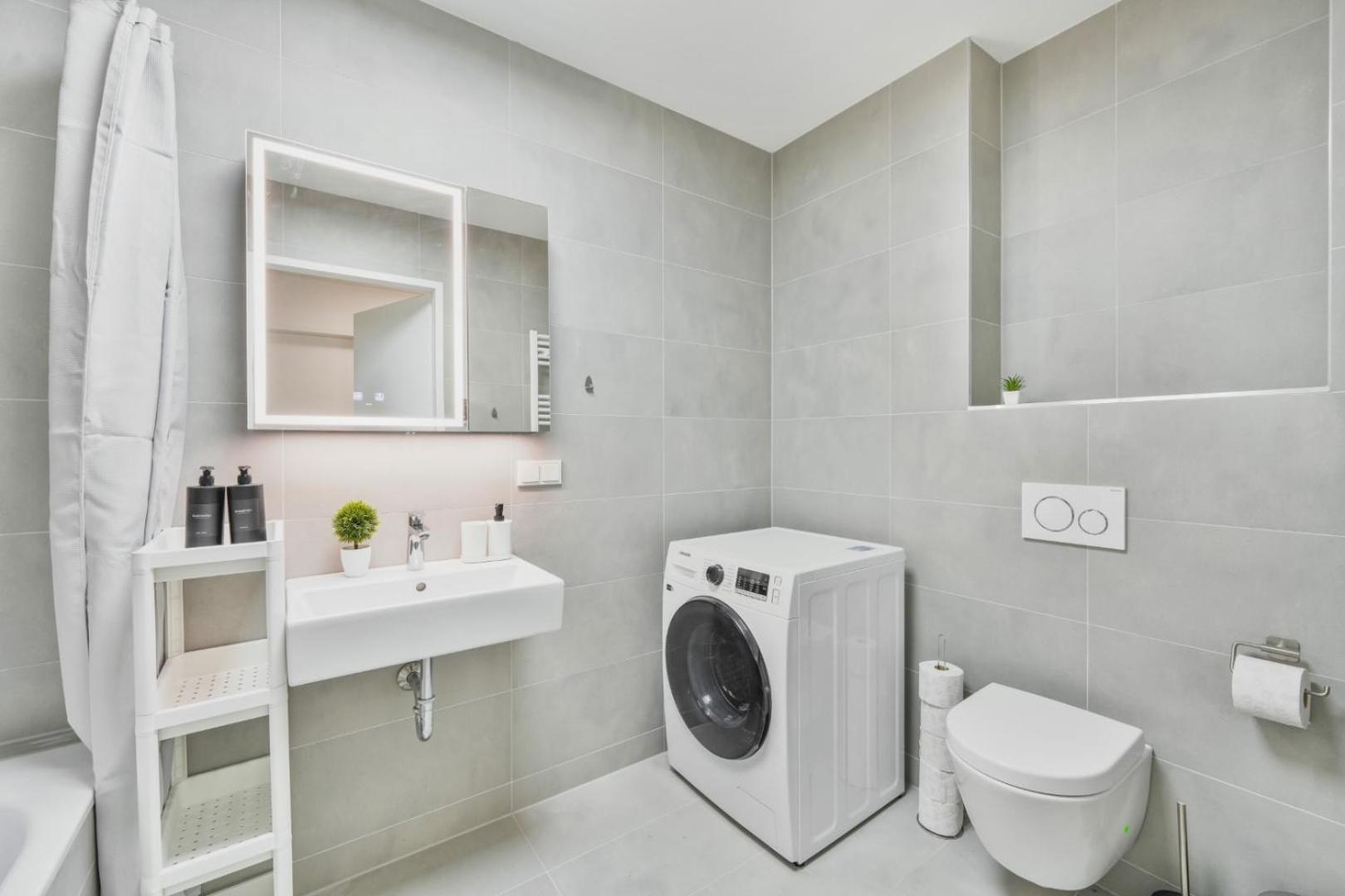 Luxury Penthouse I Rooftop Pool I Self Check-in Vienna