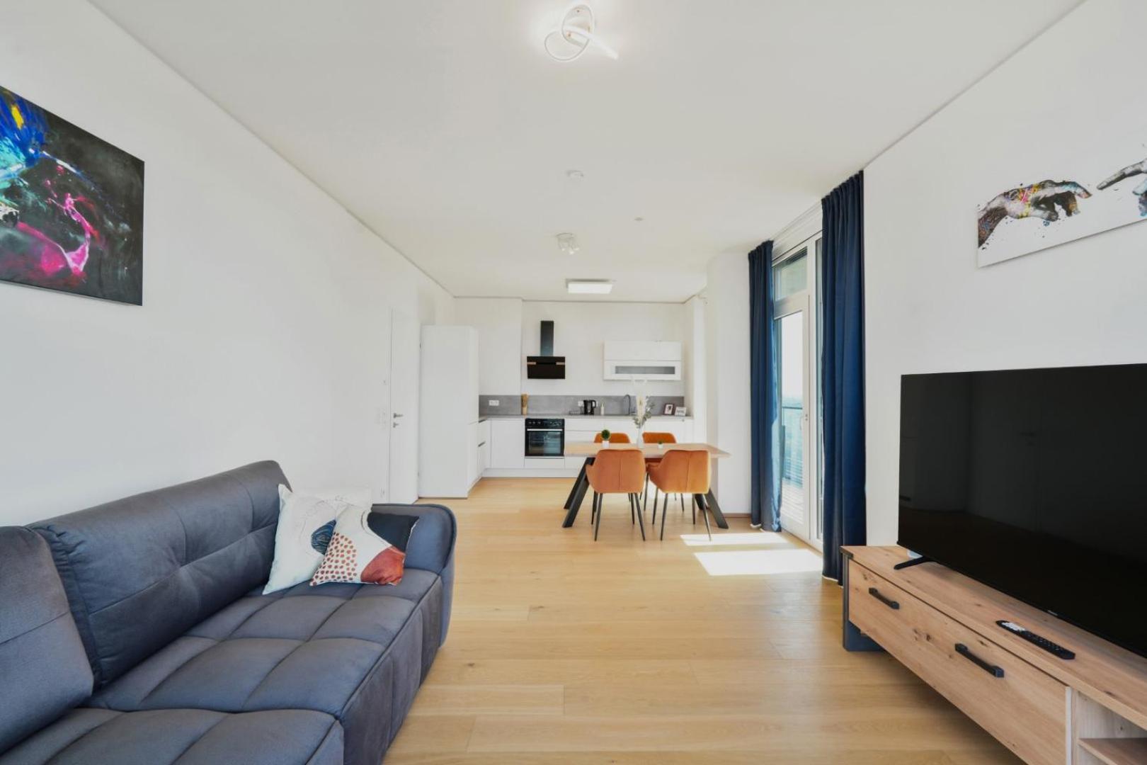 Luxury Penthouse I Rooftop Pool I Self Check-in * Vienna