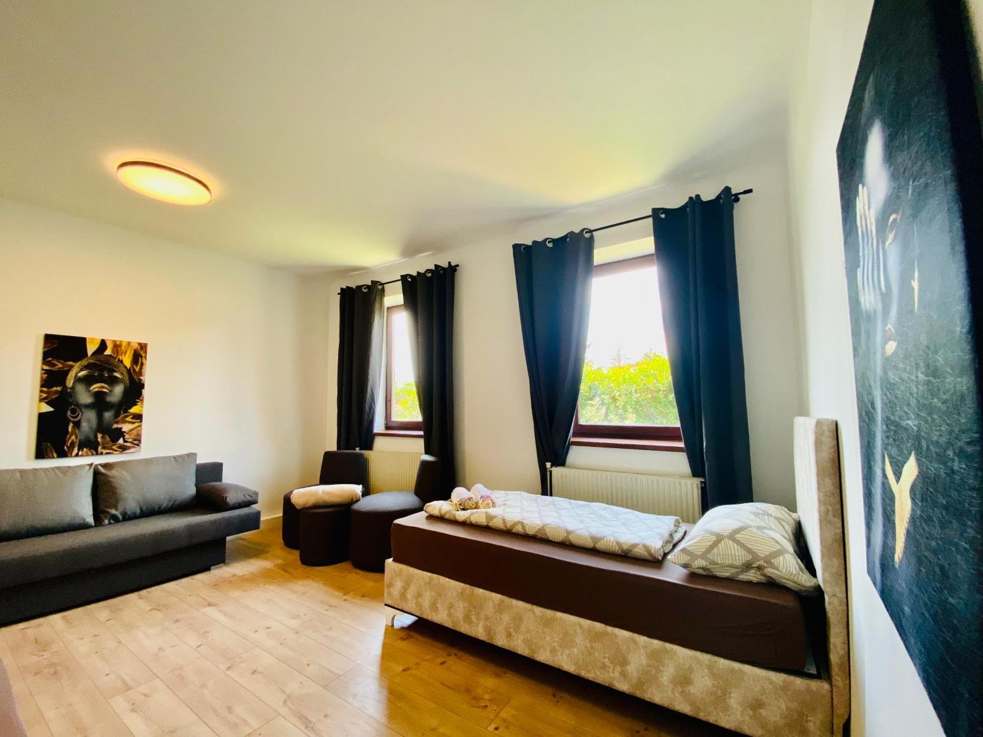 Family House In Am Schopfwerk Area Vienna