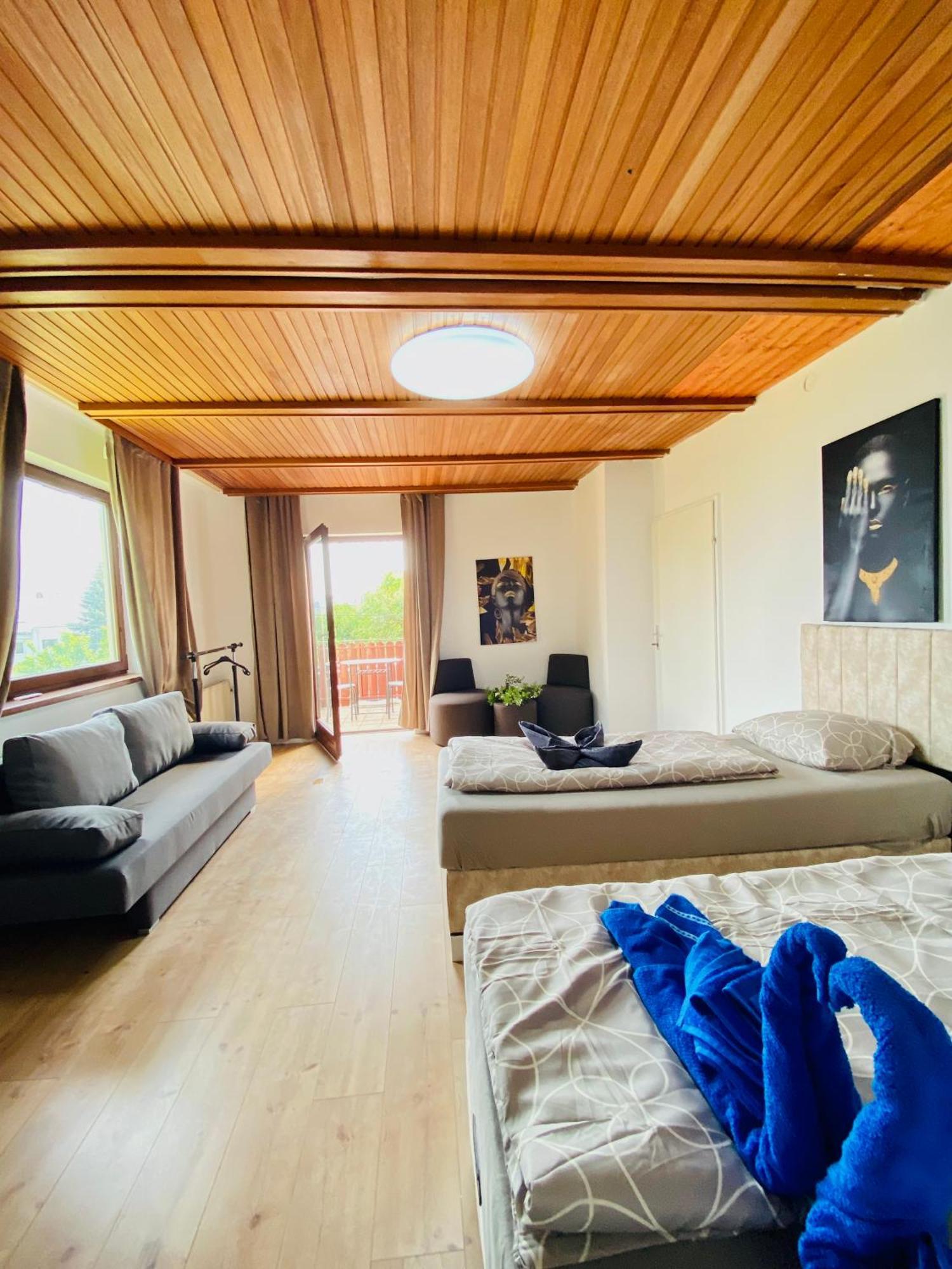 Villa Family House In Am Schopfwerk Area Vienna
