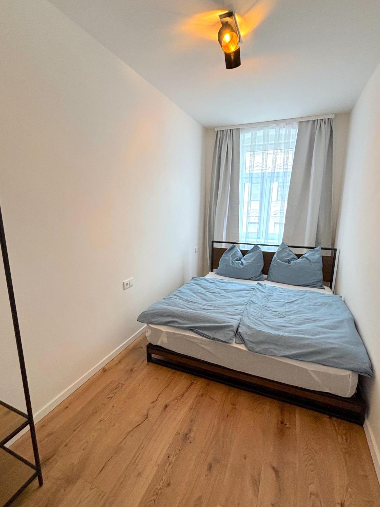Schoenes Design, 3 Queensize-betten, Walk In Dusche, Kueche Komplett Mit Nespresso, Zusatzpaket Moeglich Kleinkinderbett, Kindergeschirr, Hochstuhl Apartment
