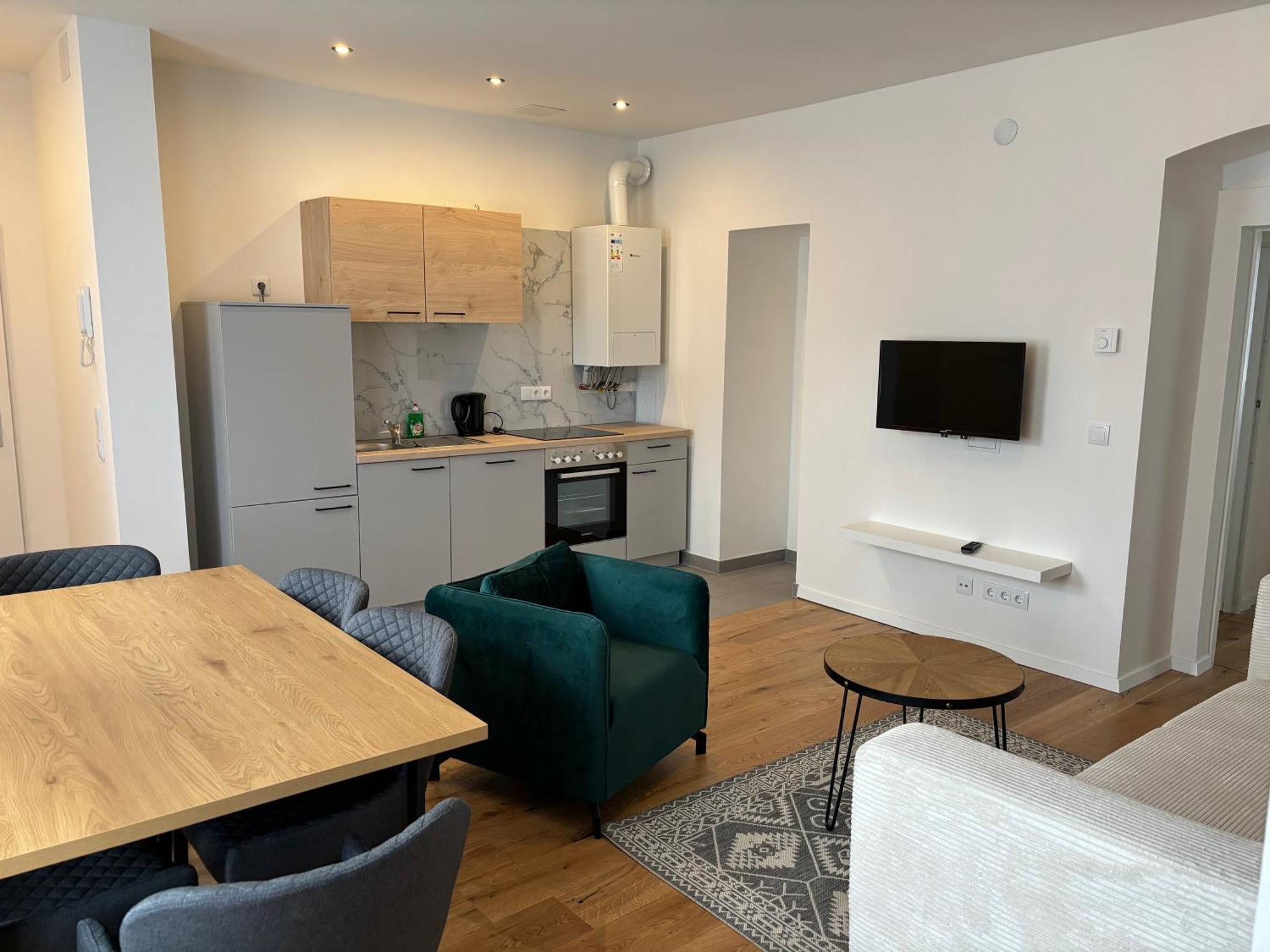 Apartment Schoenes Design, 3 Queensize-betten, Walk In Dusche, Kueche Komplett Mit Nespresso, Zusatzpaket Moeglich Kleinkinderbett, Kindergeschirr, Hochstuhl *