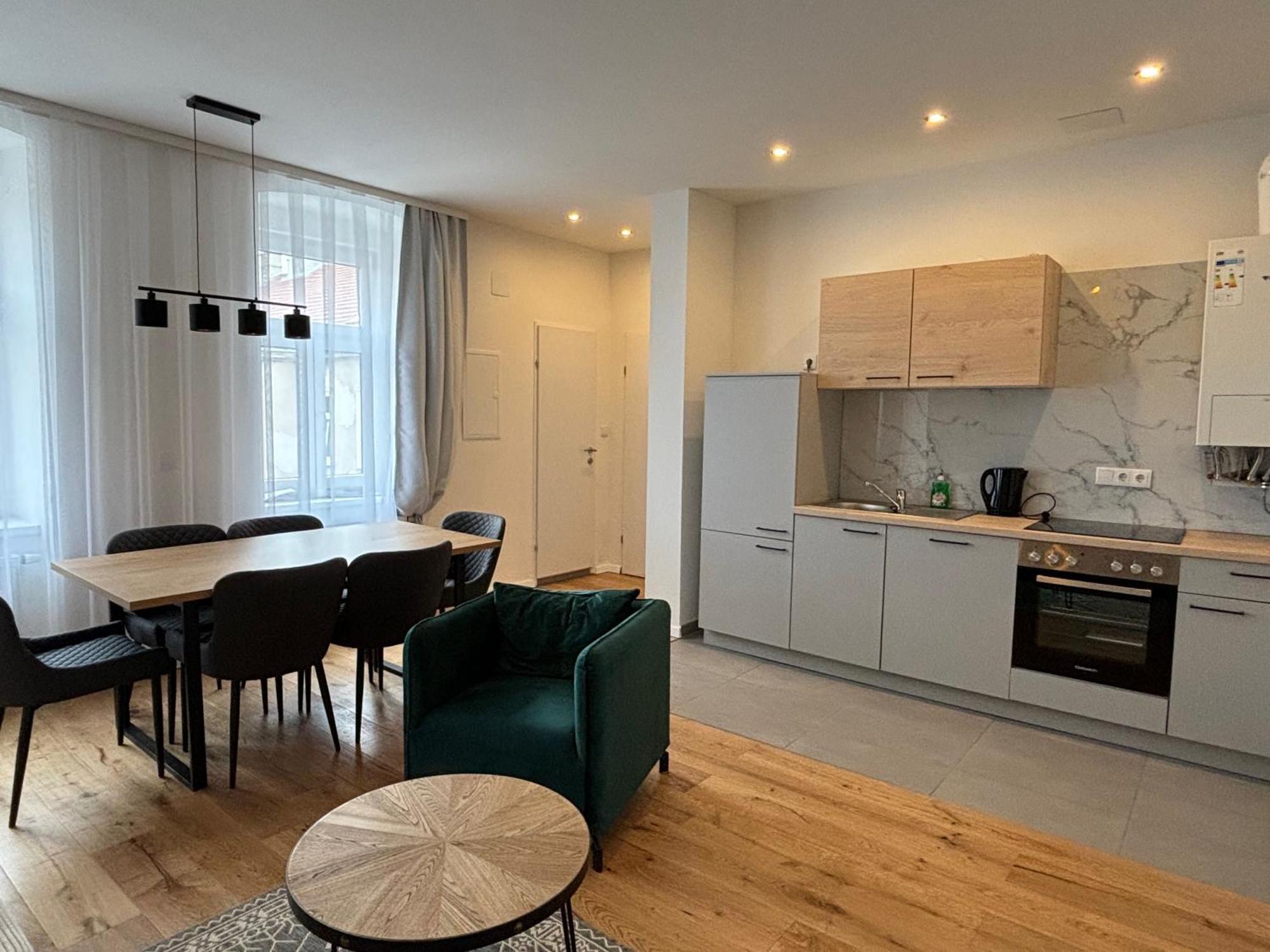 Apartment Schoenes Design, 3 Queensize-betten, Walk In Dusche, Kueche Komplett Mit Nespresso, Zusatzpaket Moeglich Kleinkinderbett, Kindergeschirr, Hochstuhl *