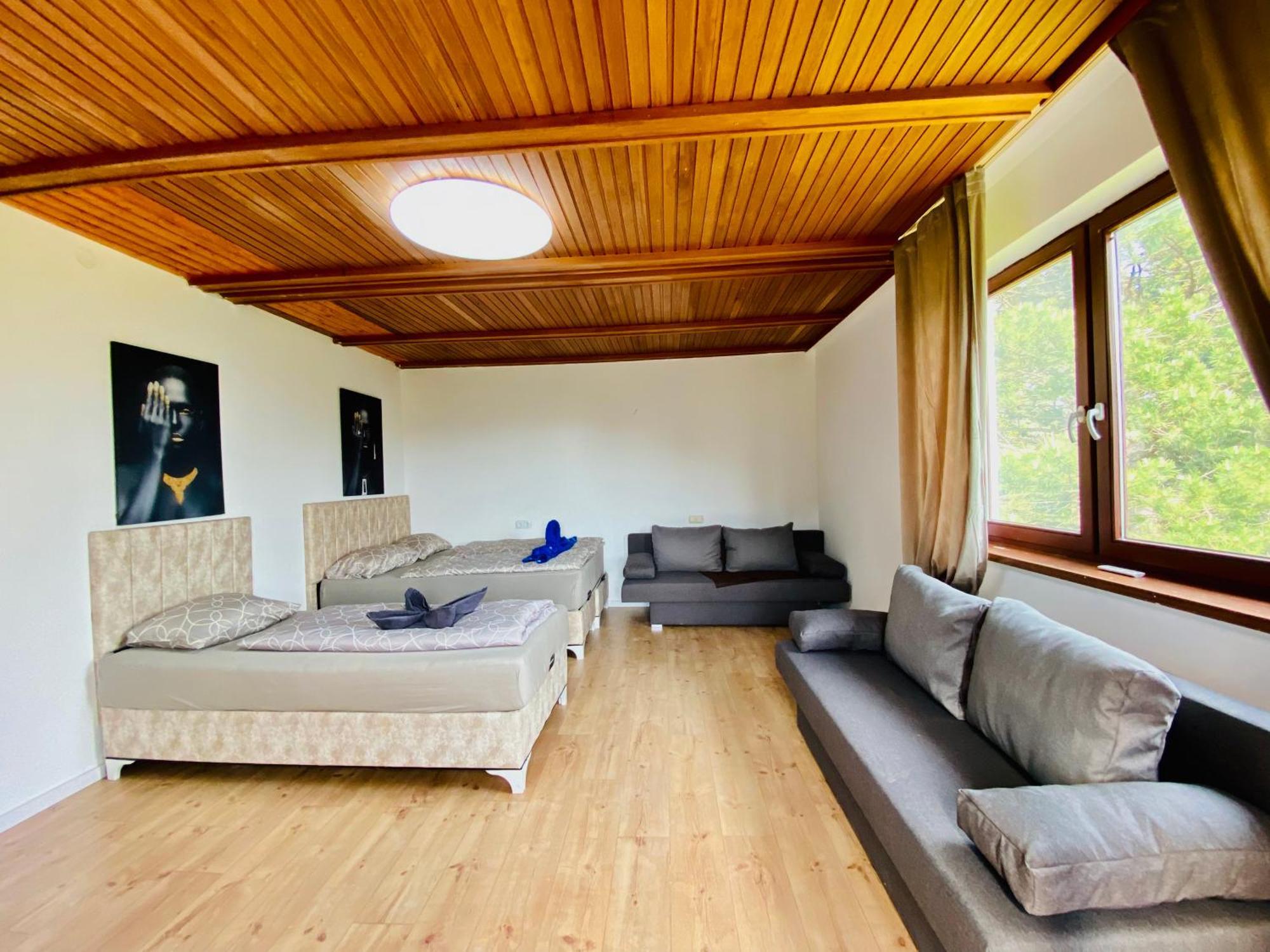 Homestay Family In Am Schopfwerk Area Vienna
