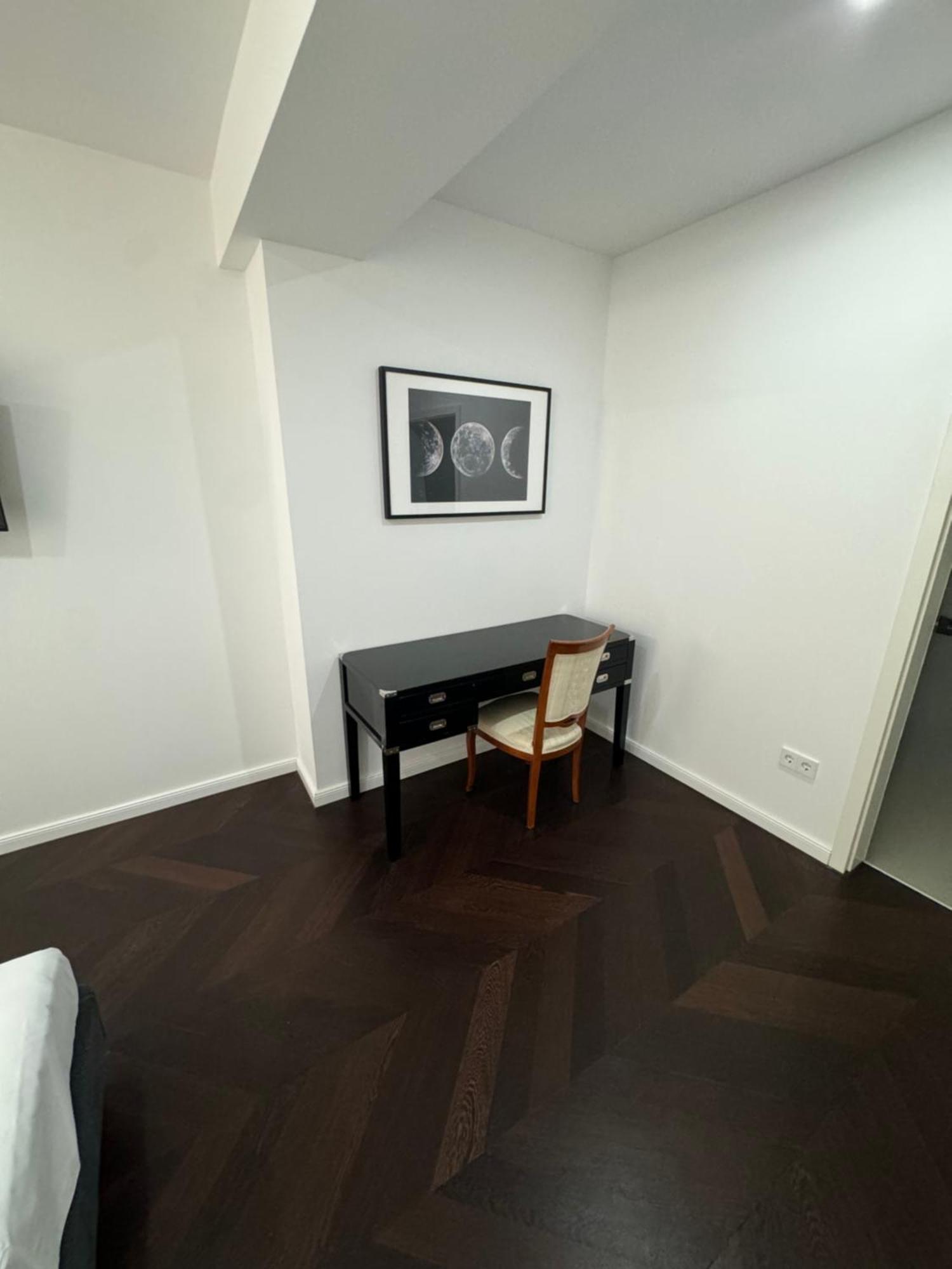 Apartment Design In The Centre Of *