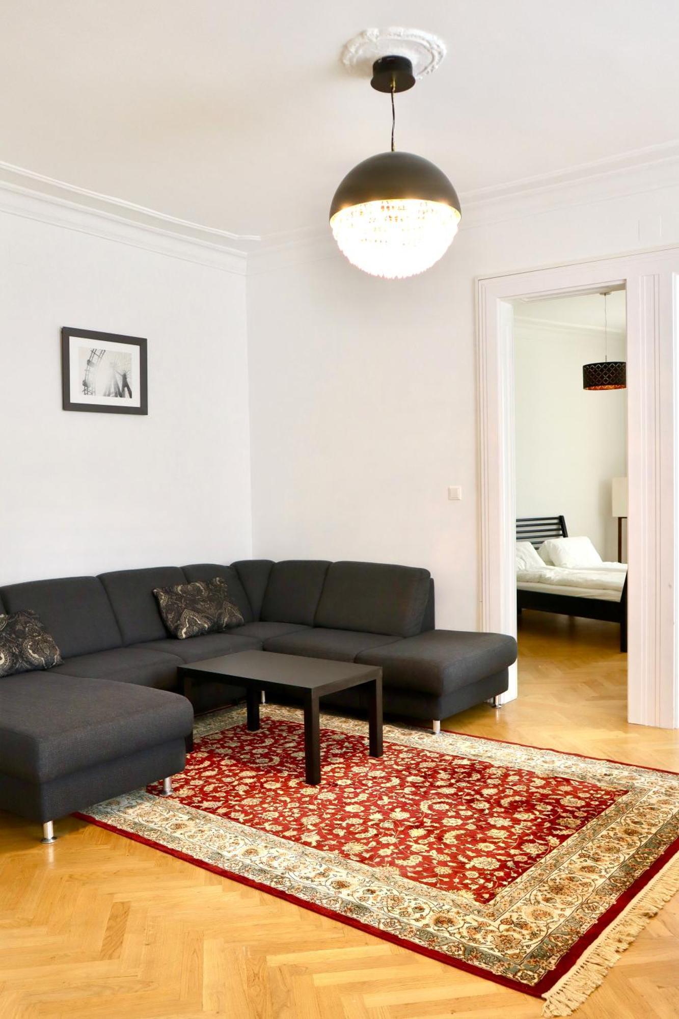 3 Stops To Mainstation Apartment Wien
