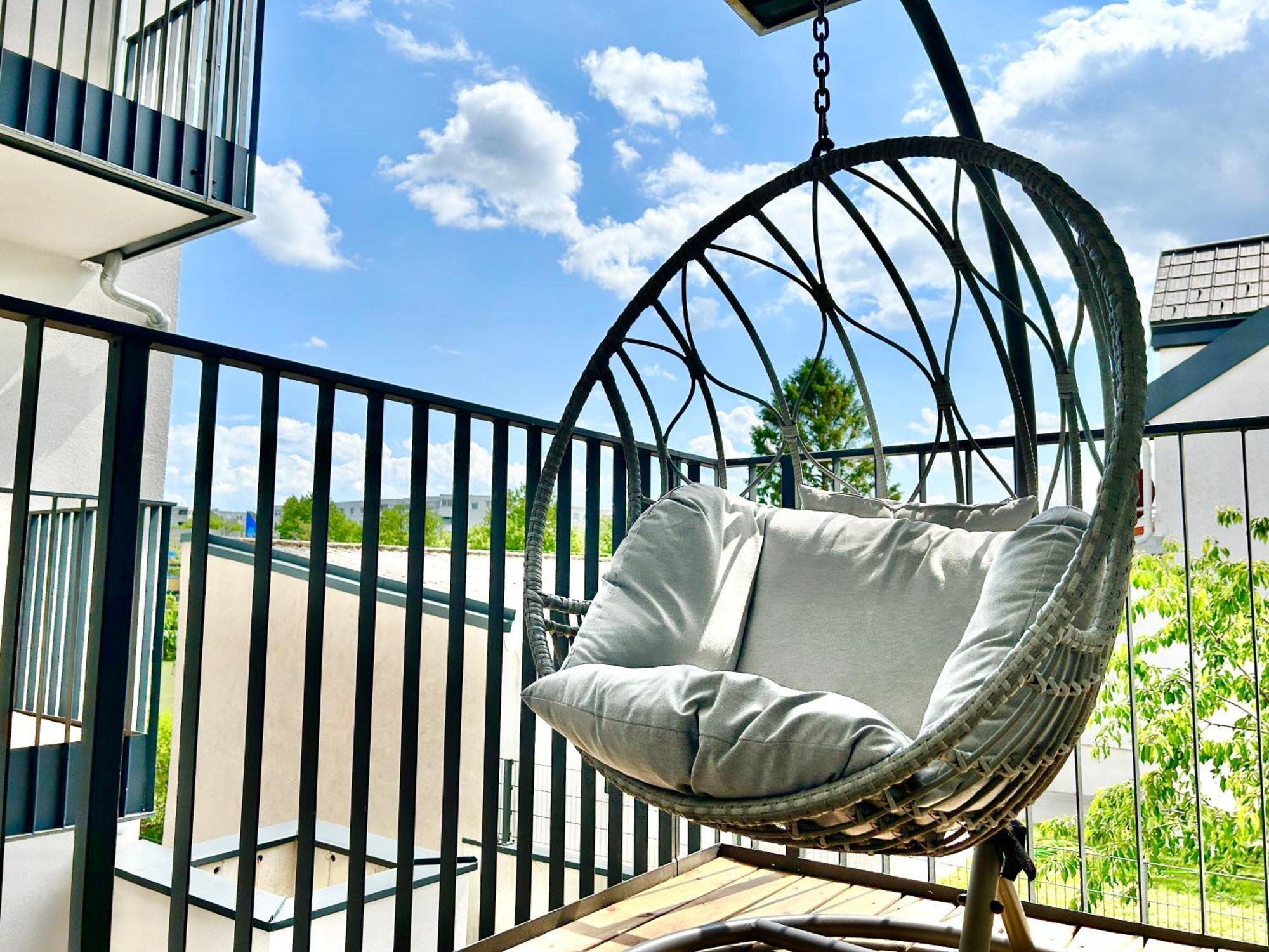 Apartment Modern With Balcony & Free Parking - Nearby Metro Vienna