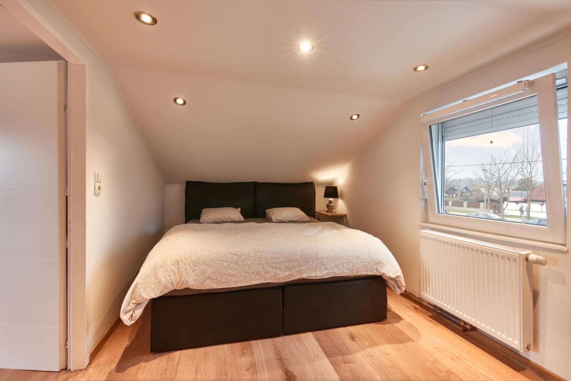Luxurious 3bd In Prime Location Of W Jacuzzi Swimming Pool N Free Parking *
