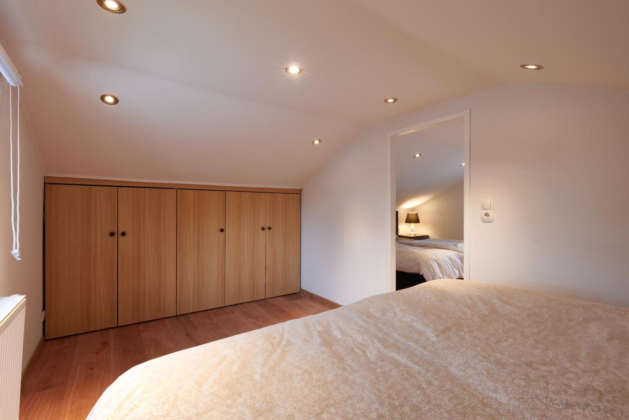 Luxurious 3bd In Prime Location Of W Jacuzzi Swimming Pool N Free Parking *