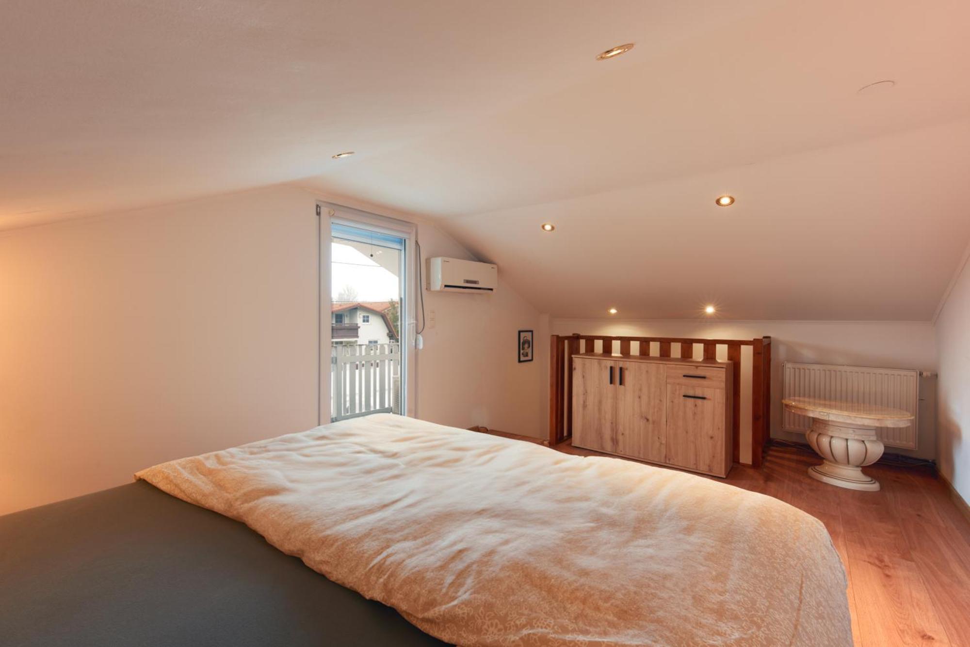 Luxurious 3bd In Prime Location Of W Jacuzzi Swimming Pool N Free Parking *