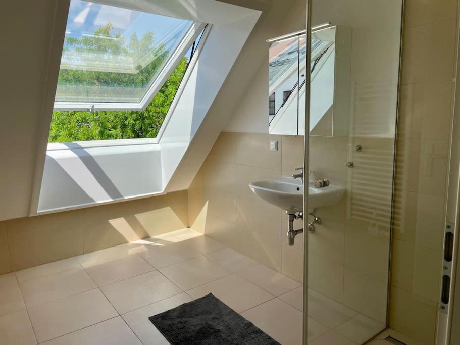 Premium 90 M2 Rooftop - Free Parking
