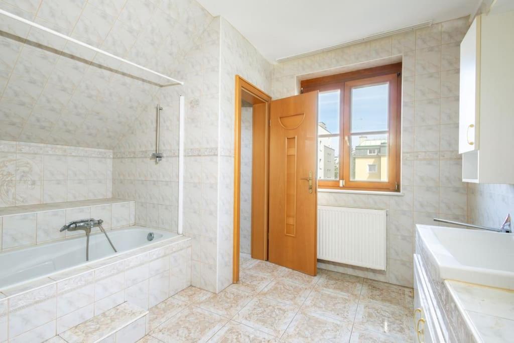 4-bedroom House & Large Garden Holiday home